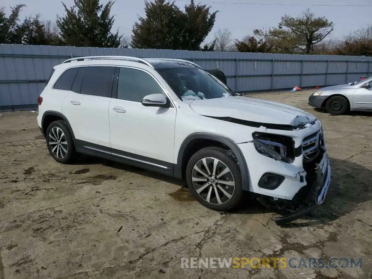 4 Photograph of a damaged car W1N4M4HB2NW189055 MERCEDES-BENZ GLB-CLASS 2022