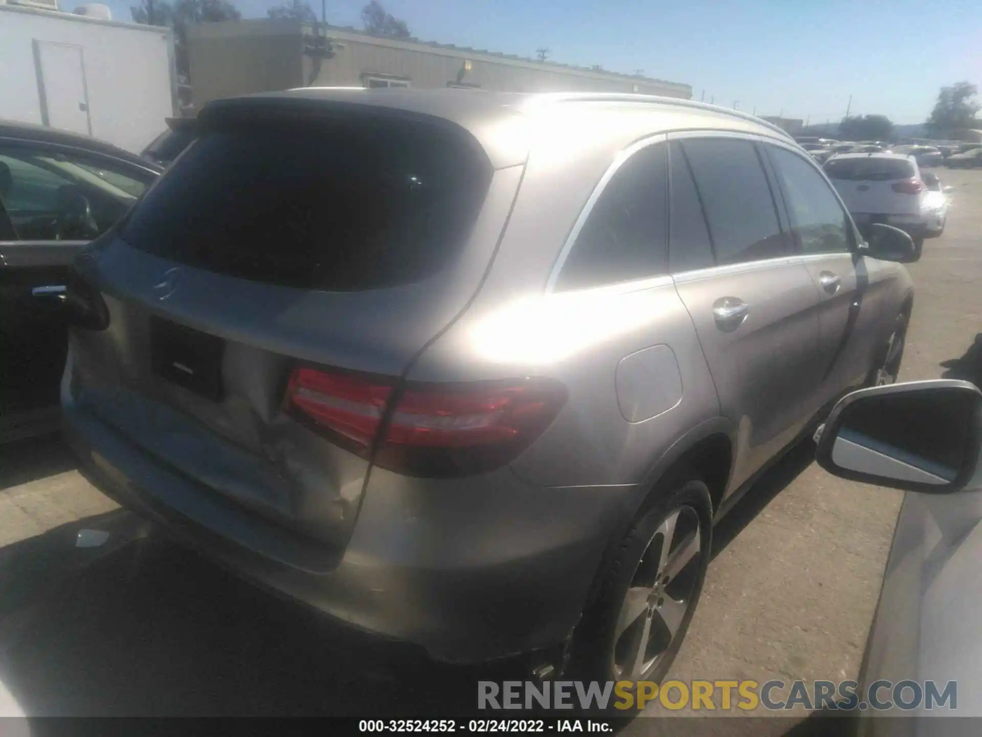 4 Photograph of a damaged car WDC0G4JB0KV140228 MERCEDES-BENZ GLC 2019