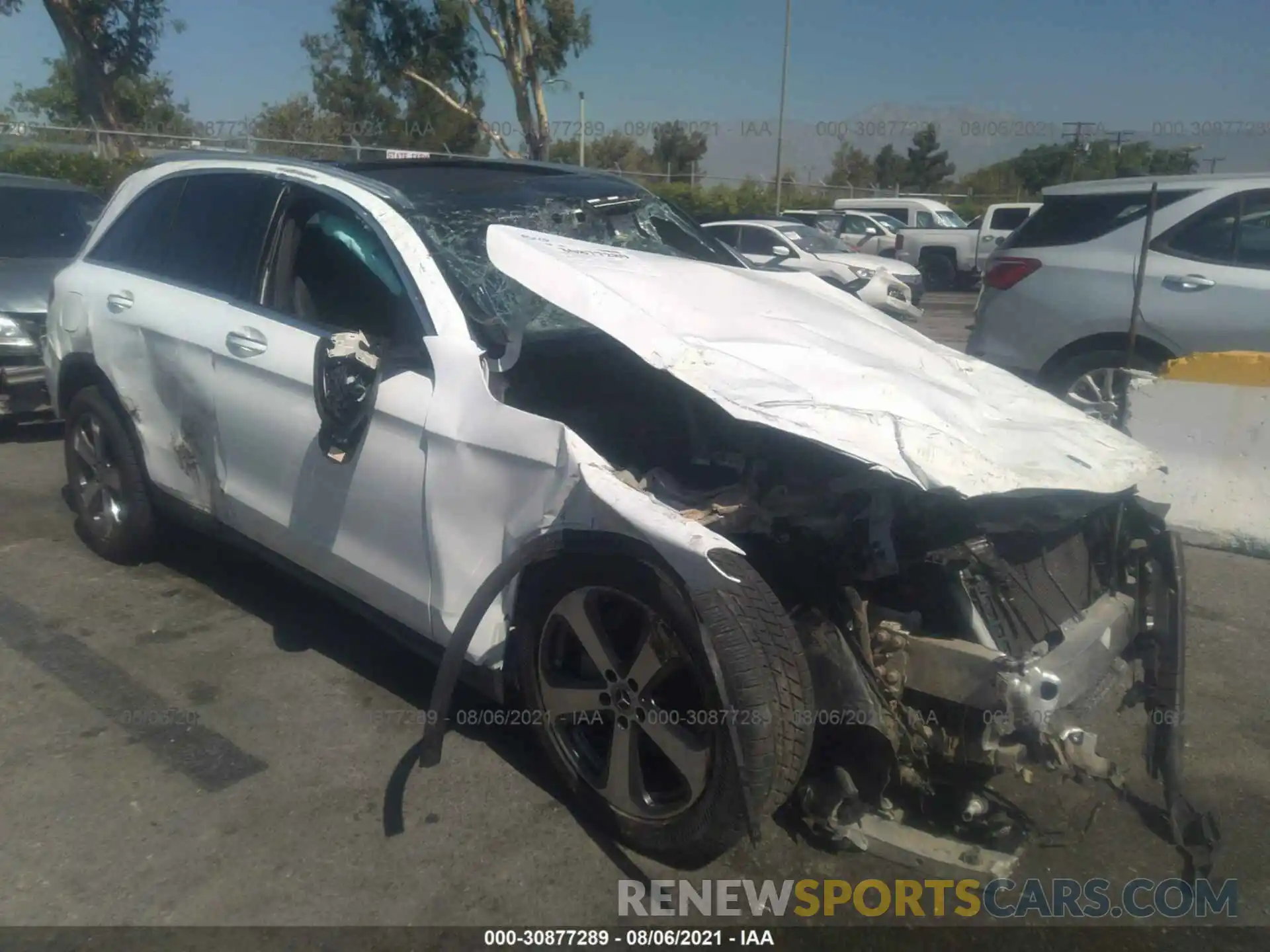 1 Photograph of a damaged car WDC0G4JB1KV119873 MERCEDES-BENZ GLC 2019