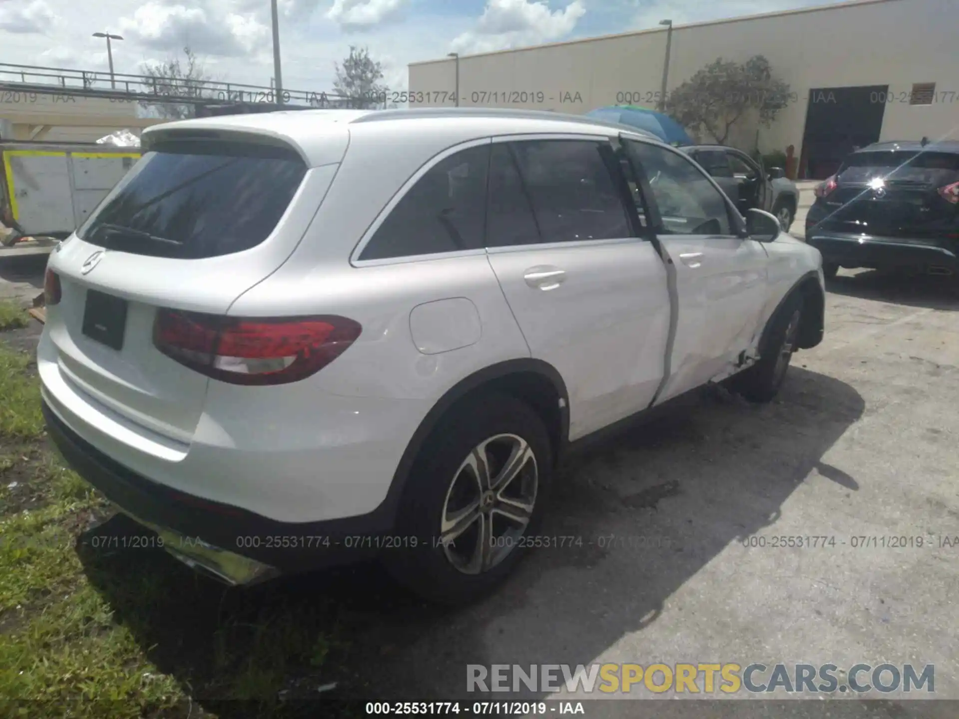 4 Photograph of a damaged car WDC0G4JB1KV146927 MERCEDES-BENZ GLC 2019