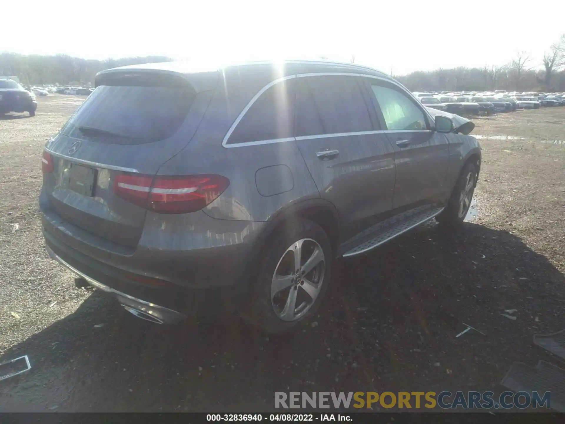 4 Photograph of a damaged car WDC0G4JB1KV153215 MERCEDES-BENZ GLC 2019