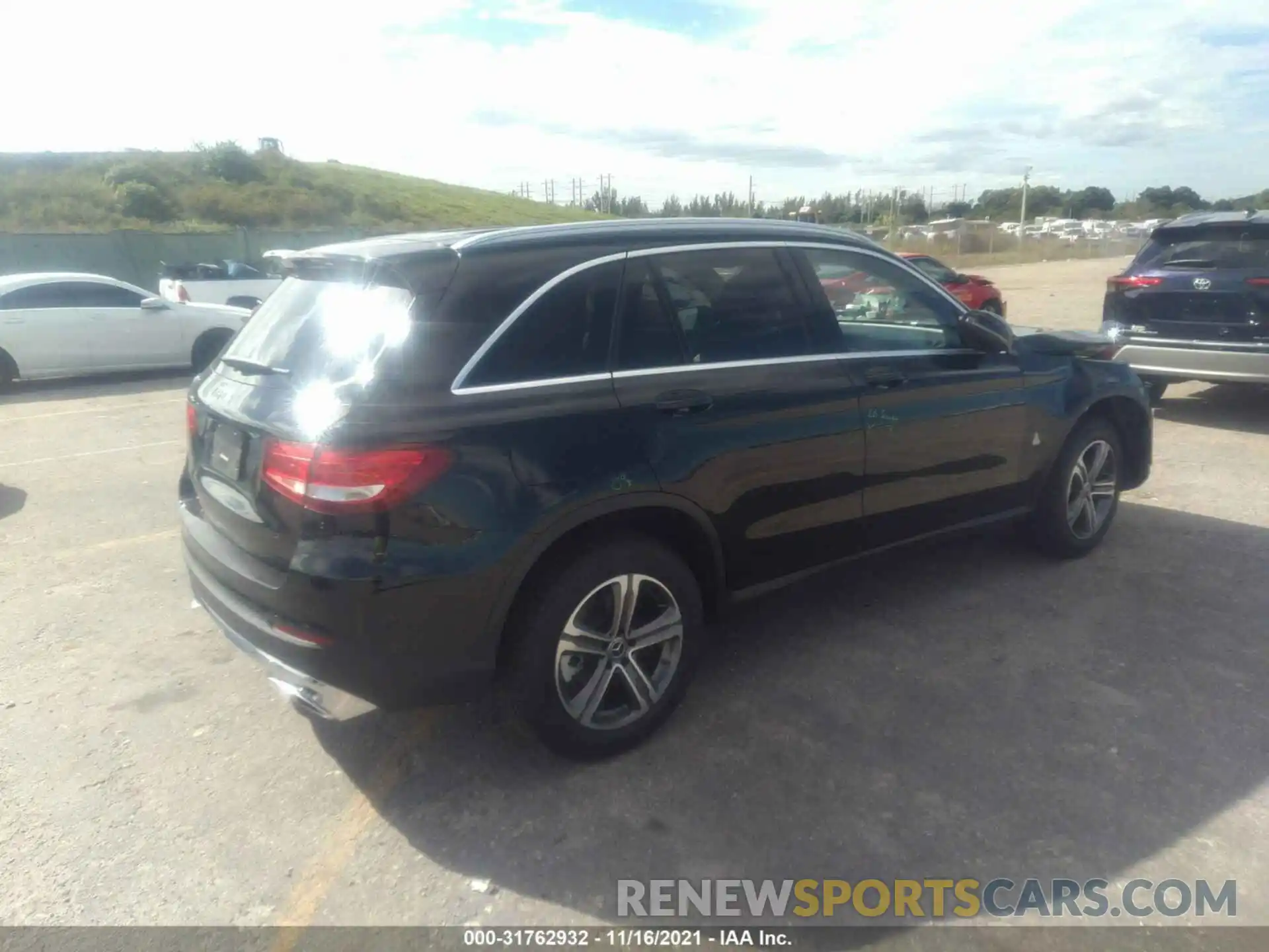 4 Photograph of a damaged car WDC0G4JB2KF582468 MERCEDES-BENZ GLC 2019