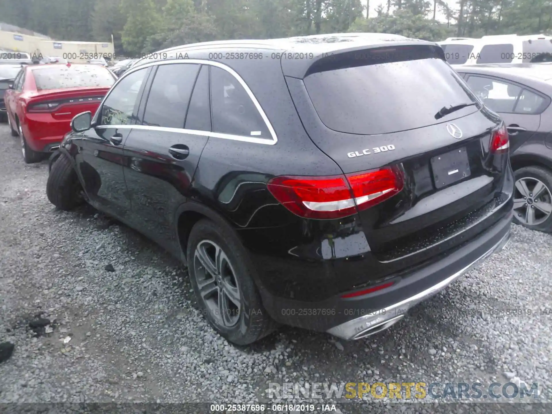 3 Photograph of a damaged car WDC0G4JB2KV138688 MERCEDES-BENZ GLC 2019