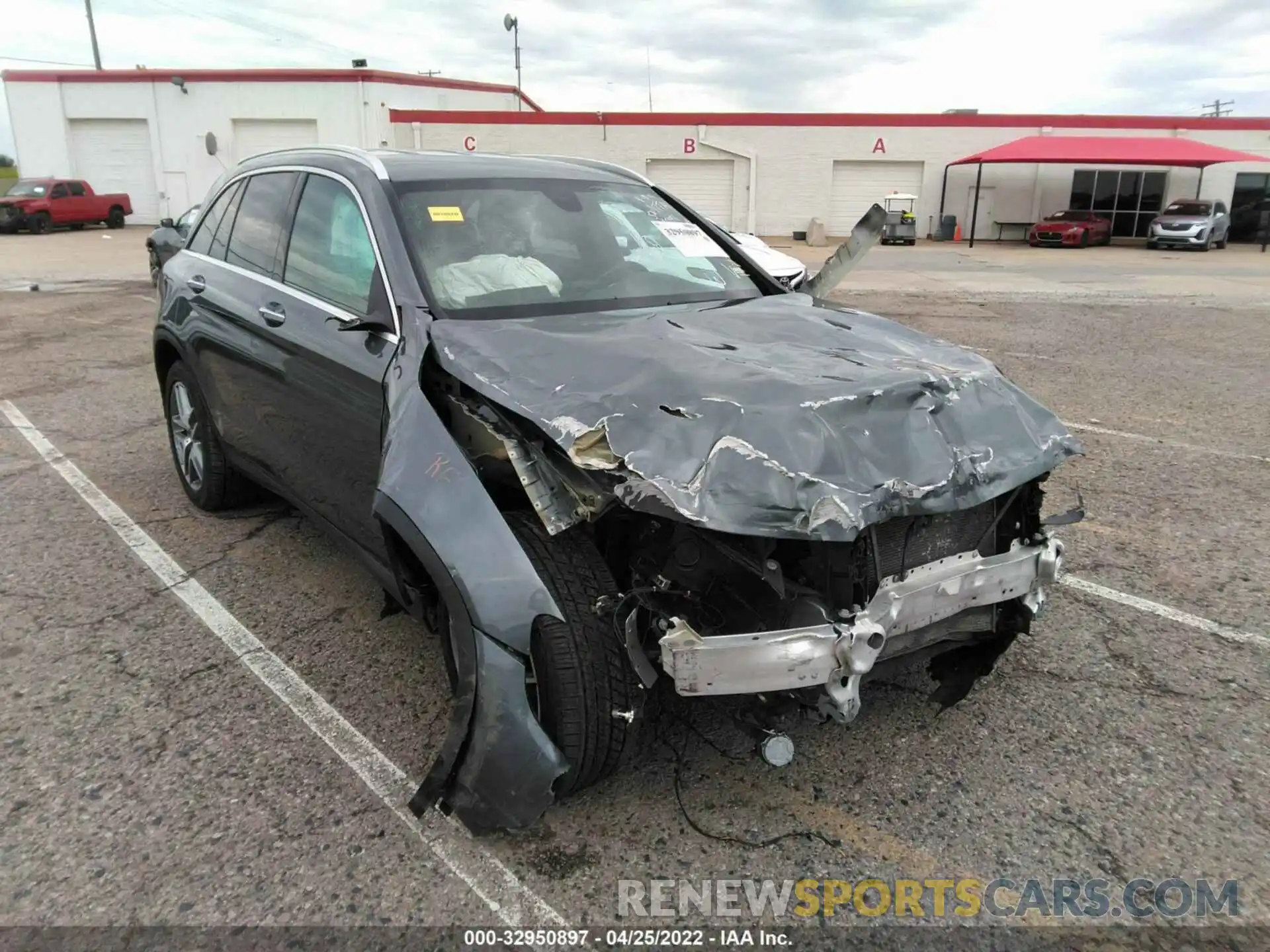 1 Photograph of a damaged car WDC0G4JB2KV147343 MERCEDES-BENZ GLC 2019