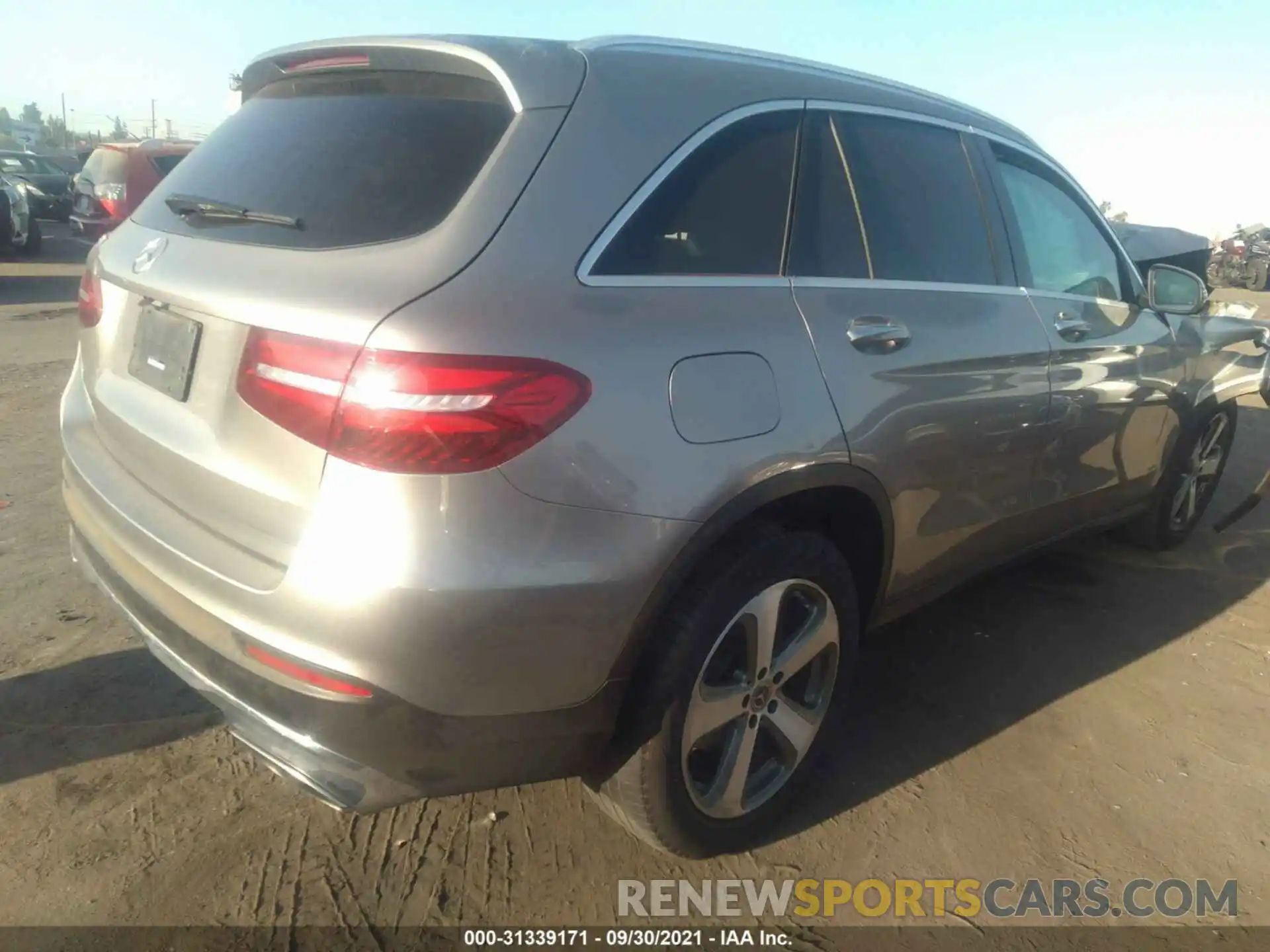 4 Фотография поврежденного автомобиля WDC0G4JB2KV161050 MERCEDES-BENZ GLC 2019