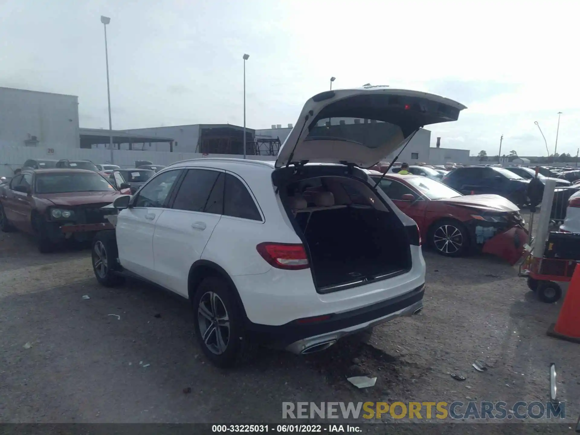 3 Photograph of a damaged car WDC0G4JB2KV187048 MERCEDES-BENZ GLC 2019