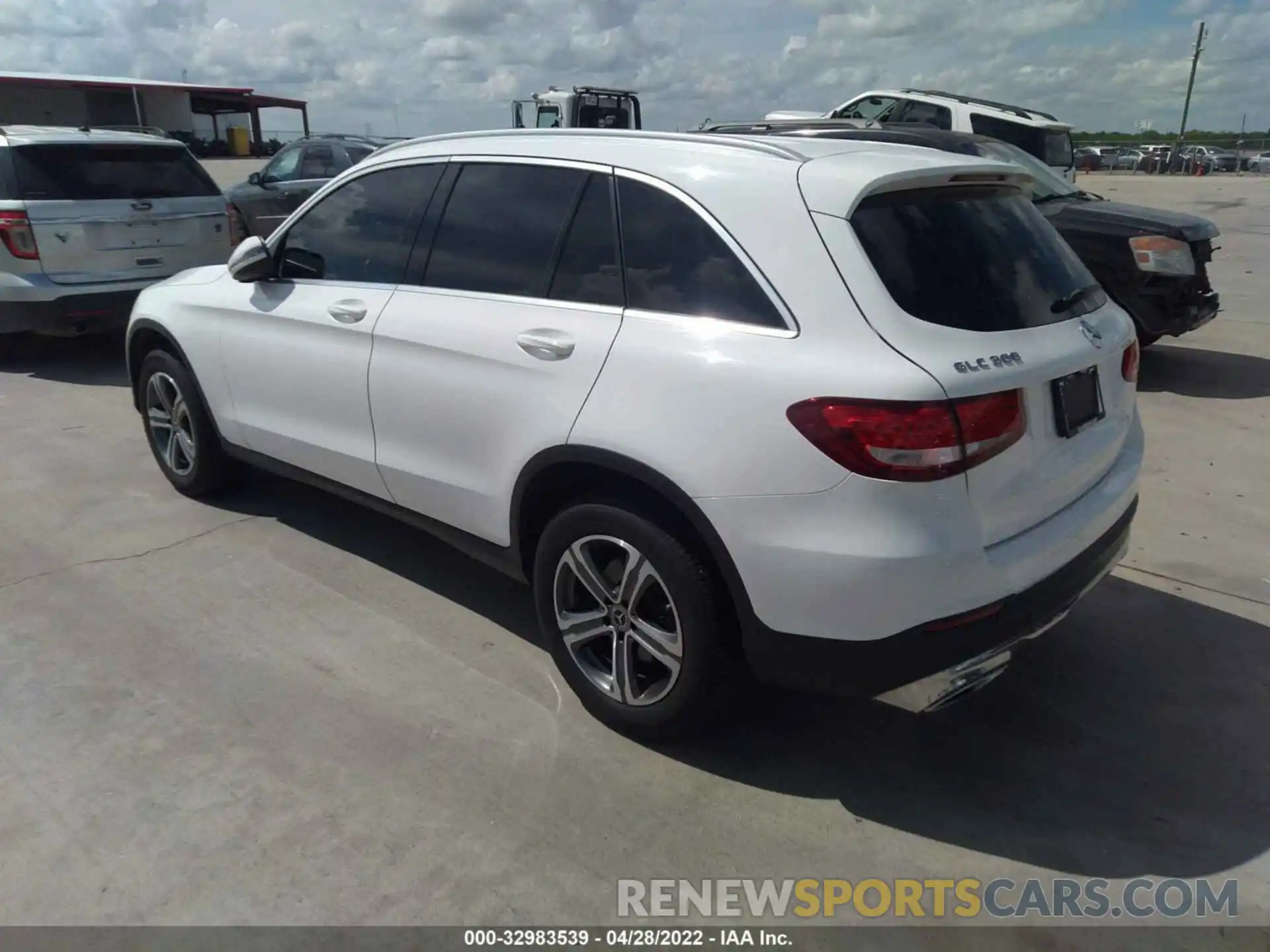 3 Photograph of a damaged car WDC0G4JB4KF593861 MERCEDES-BENZ GLC 2019