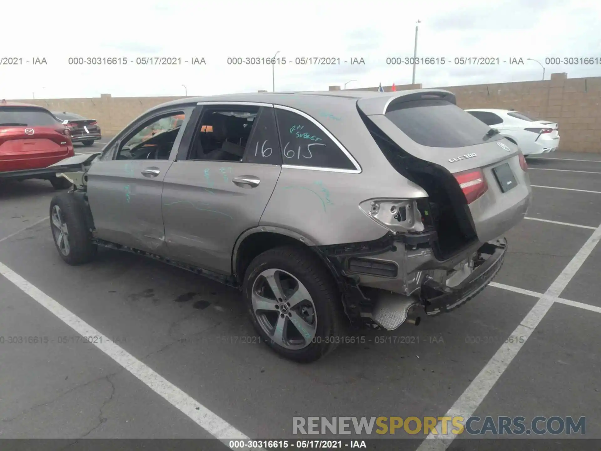 3 Photograph of a damaged car WDC0G4JB5KF565275 MERCEDES-BENZ GLC 2019