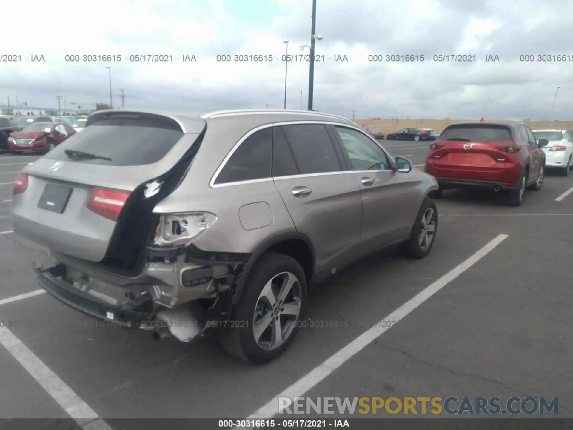 4 Photograph of a damaged car WDC0G4JB5KF565275 MERCEDES-BENZ GLC 2019