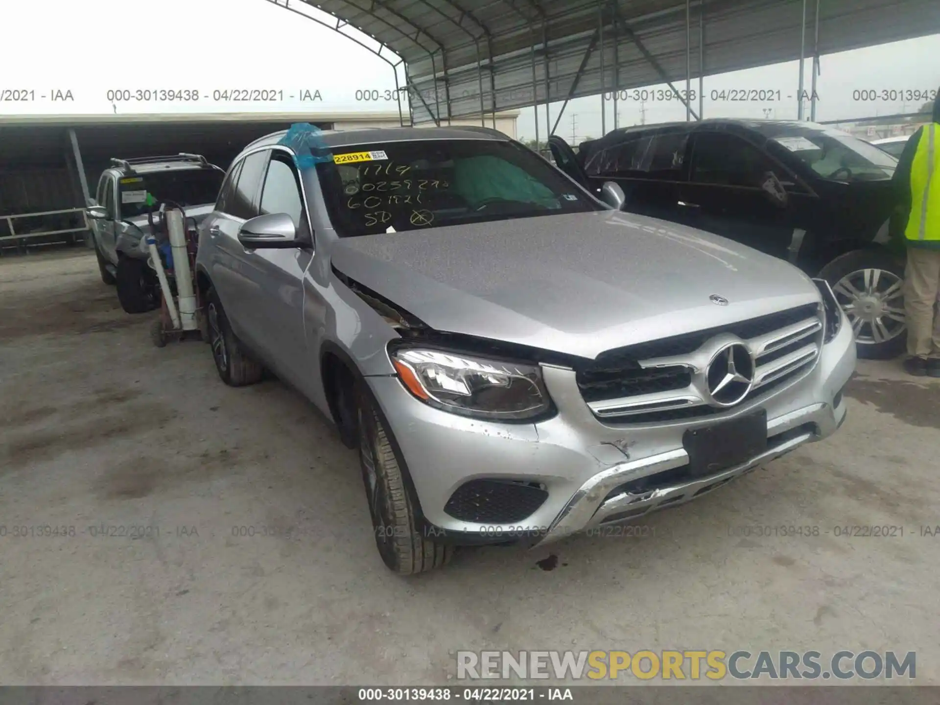 1 Photograph of a damaged car WDC0G4JB5KF601921 MERCEDES-BENZ GLC 2019