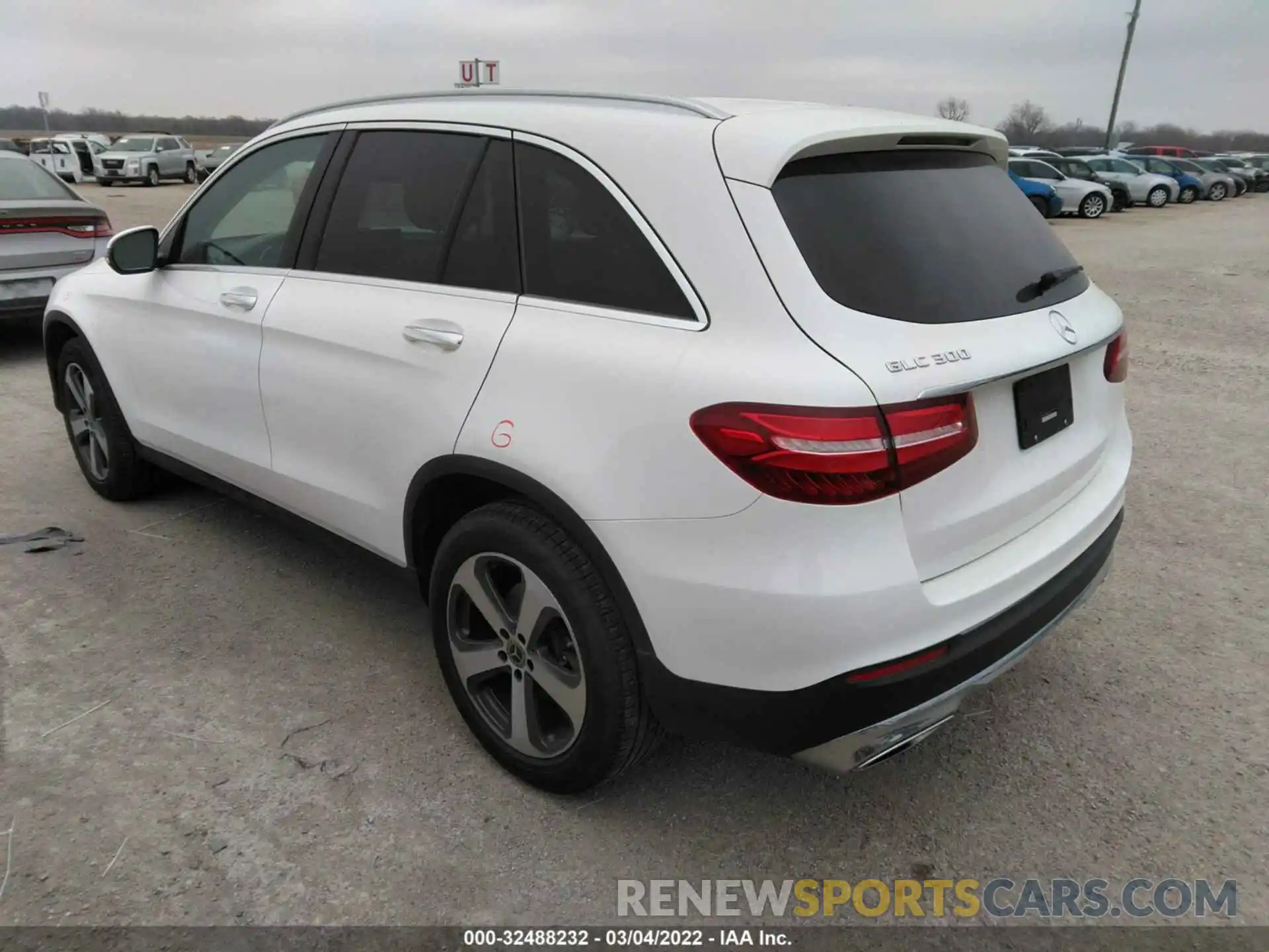 3 Photograph of a damaged car WDC0G4JB6KF592209 MERCEDES-BENZ GLC 2019