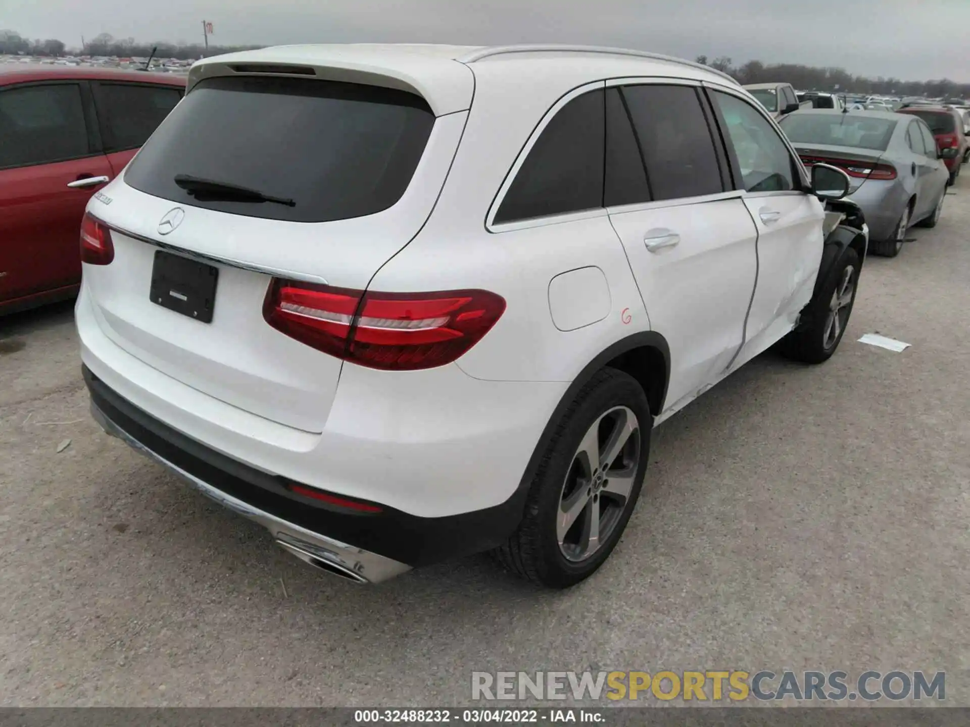 4 Photograph of a damaged car WDC0G4JB6KF592209 MERCEDES-BENZ GLC 2019