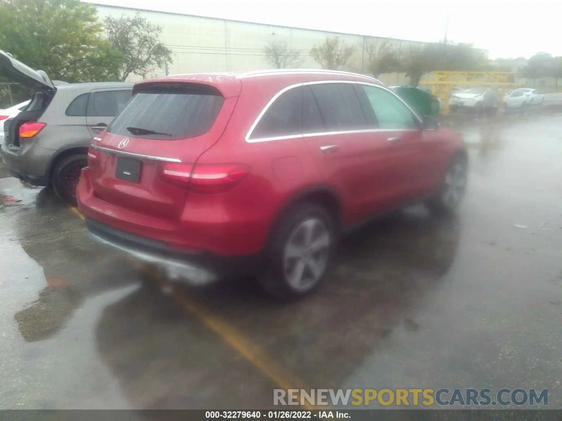 4 Photograph of a damaged car WDC0G4JB6KV152982 MERCEDES-BENZ GLC 2019