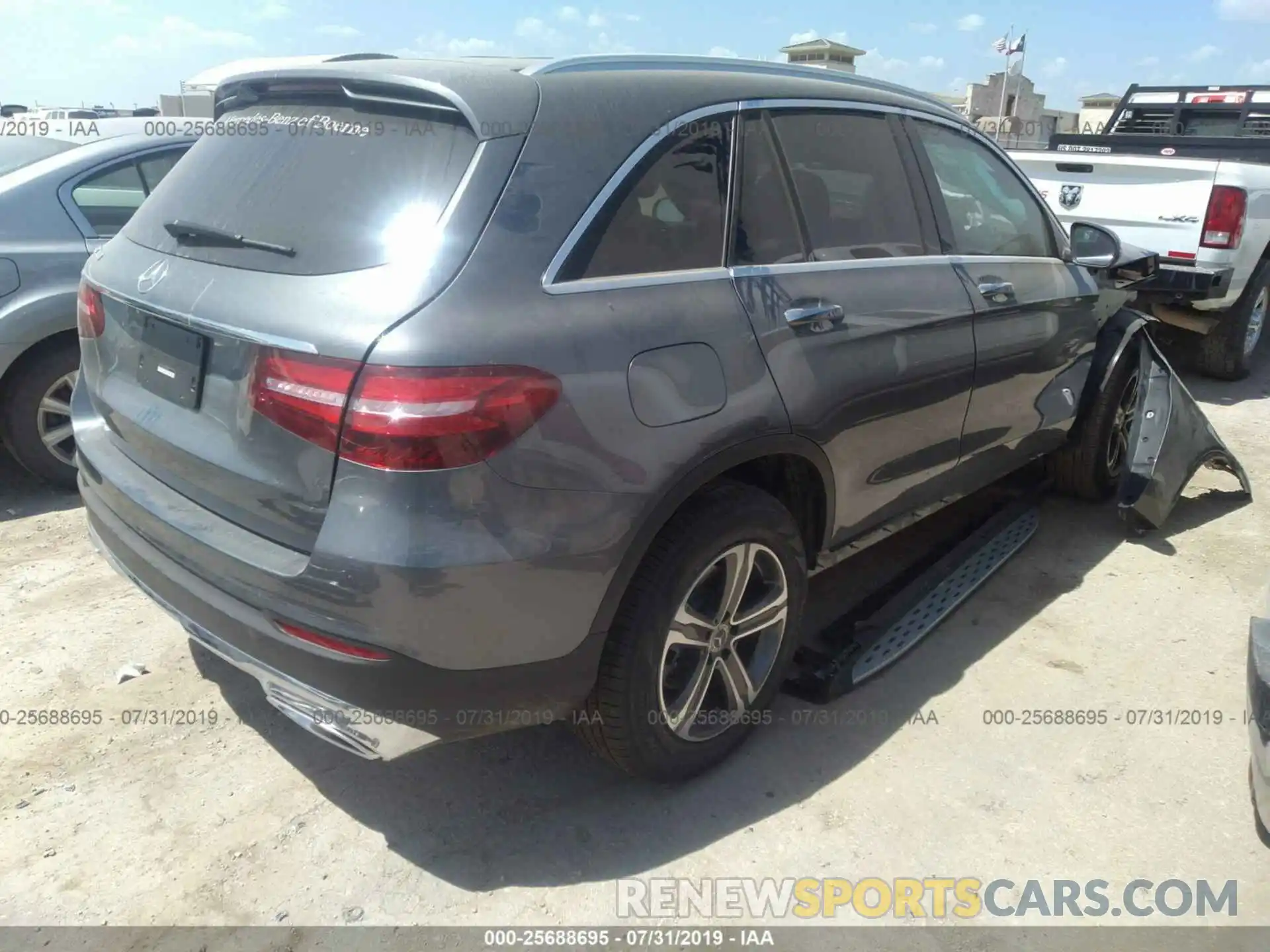 4 Фотография поврежденного автомобиля WDC0G4JB6KV175677 MERCEDES-BENZ GLC 2019