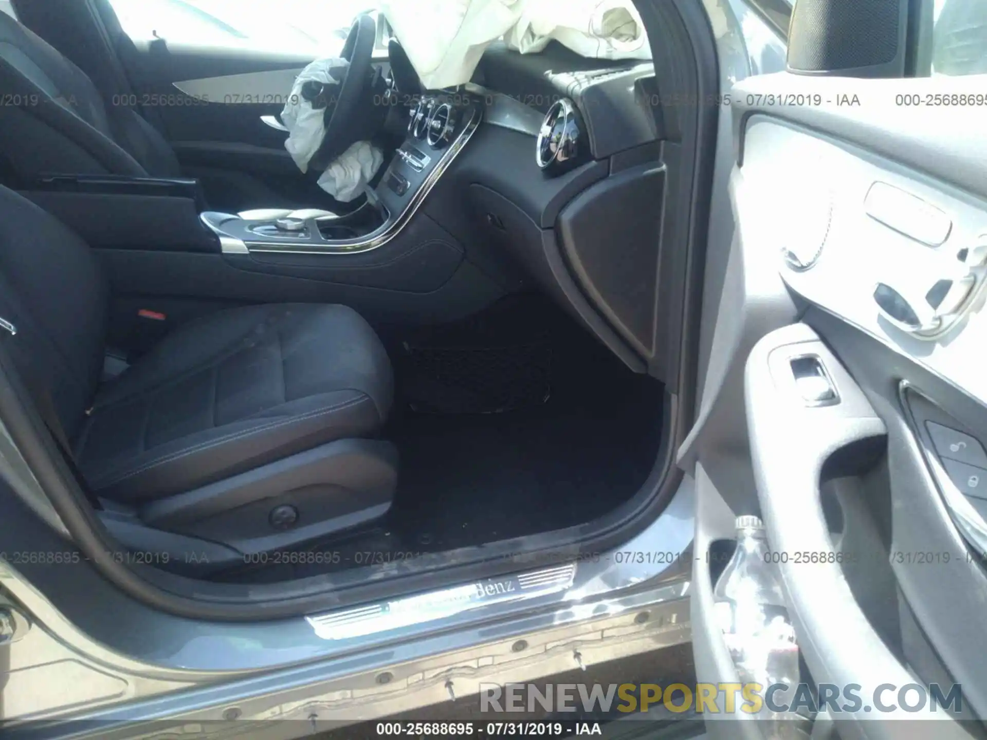 5 Photograph of a damaged car WDC0G4JB6KV175677 MERCEDES-BENZ GLC 2019