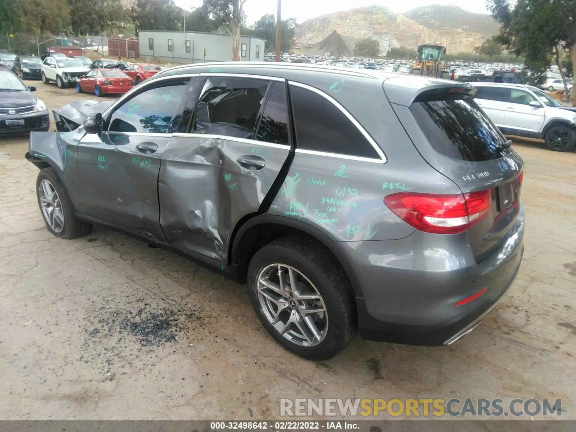 3 Photograph of a damaged car WDC0G4JB7KF601211 MERCEDES-BENZ GLC 2019