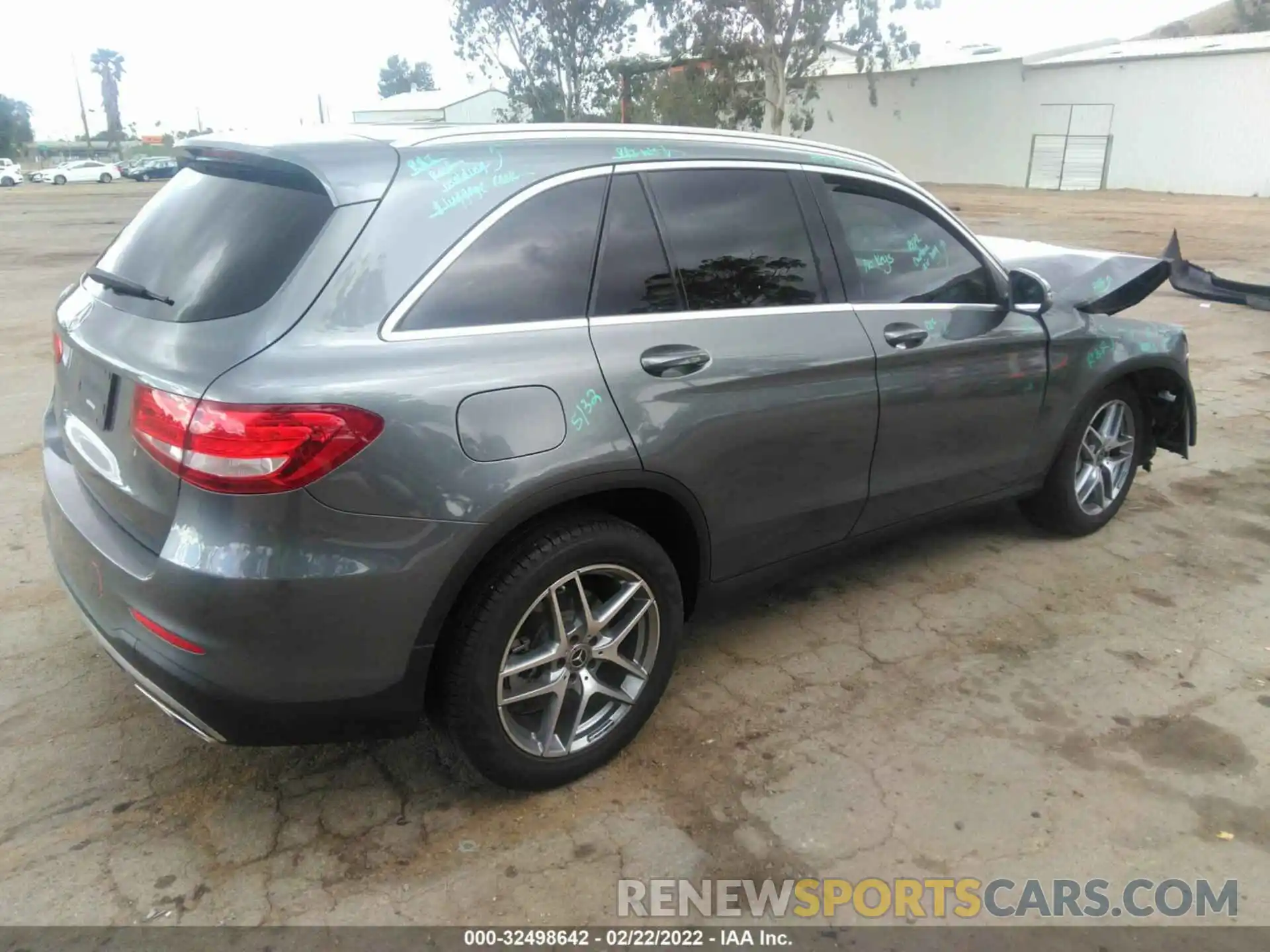 4 Photograph of a damaged car WDC0G4JB7KF601211 MERCEDES-BENZ GLC 2019