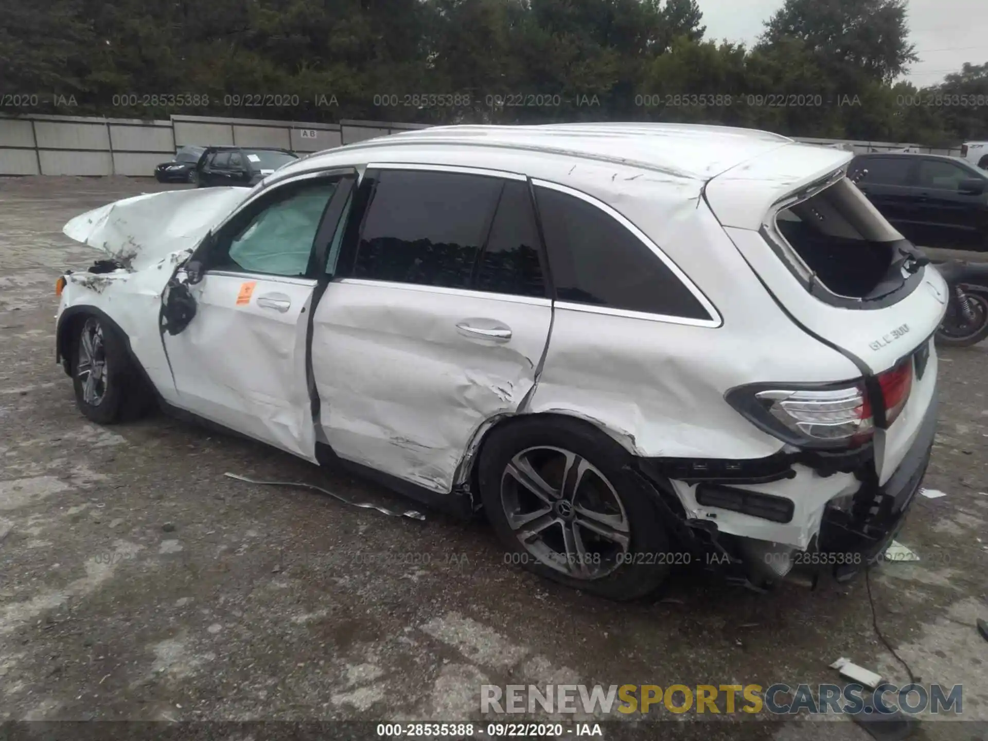 3 Photograph of a damaged car WDC0G4JB7KF618672 MERCEDES-BENZ GLC 2019