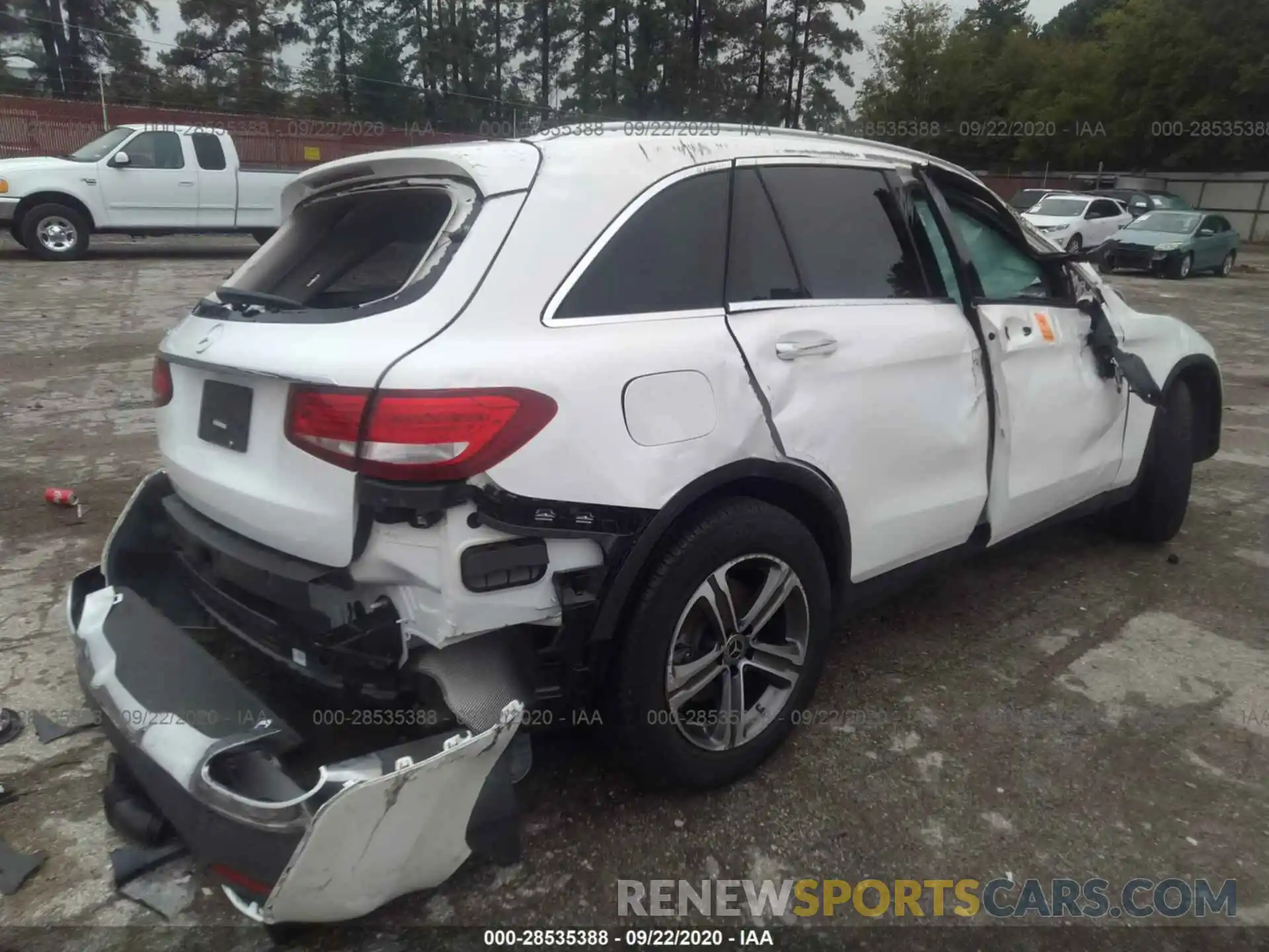 4 Photograph of a damaged car WDC0G4JB7KF618672 MERCEDES-BENZ GLC 2019