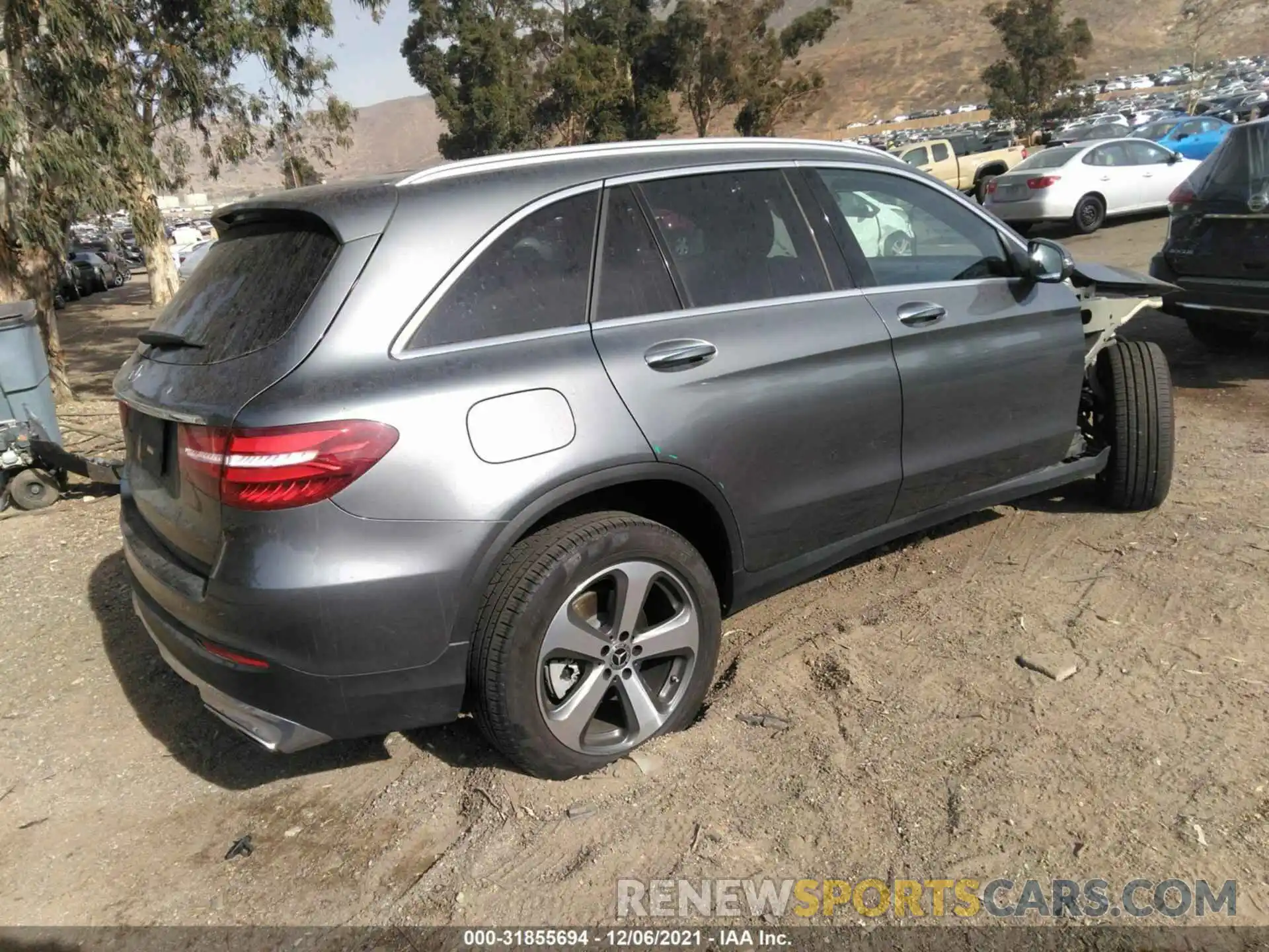 4 Photograph of a damaged car WDC0G4JB8KF620897 MERCEDES-BENZ GLC 2019