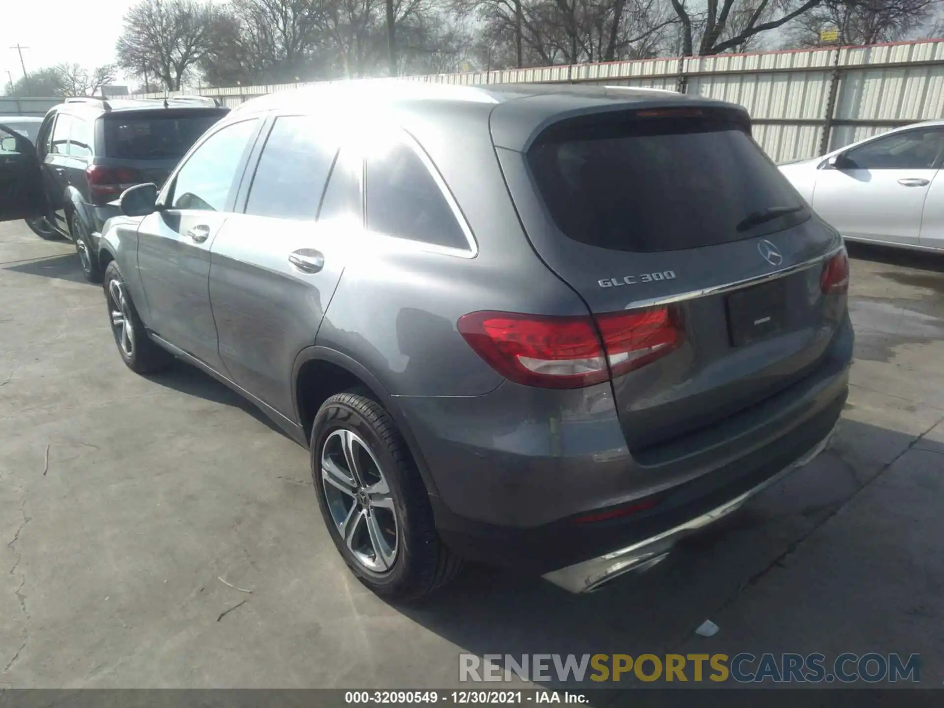 3 Photograph of a damaged car WDC0G4JB8KV157956 MERCEDES-BENZ GLC 2019