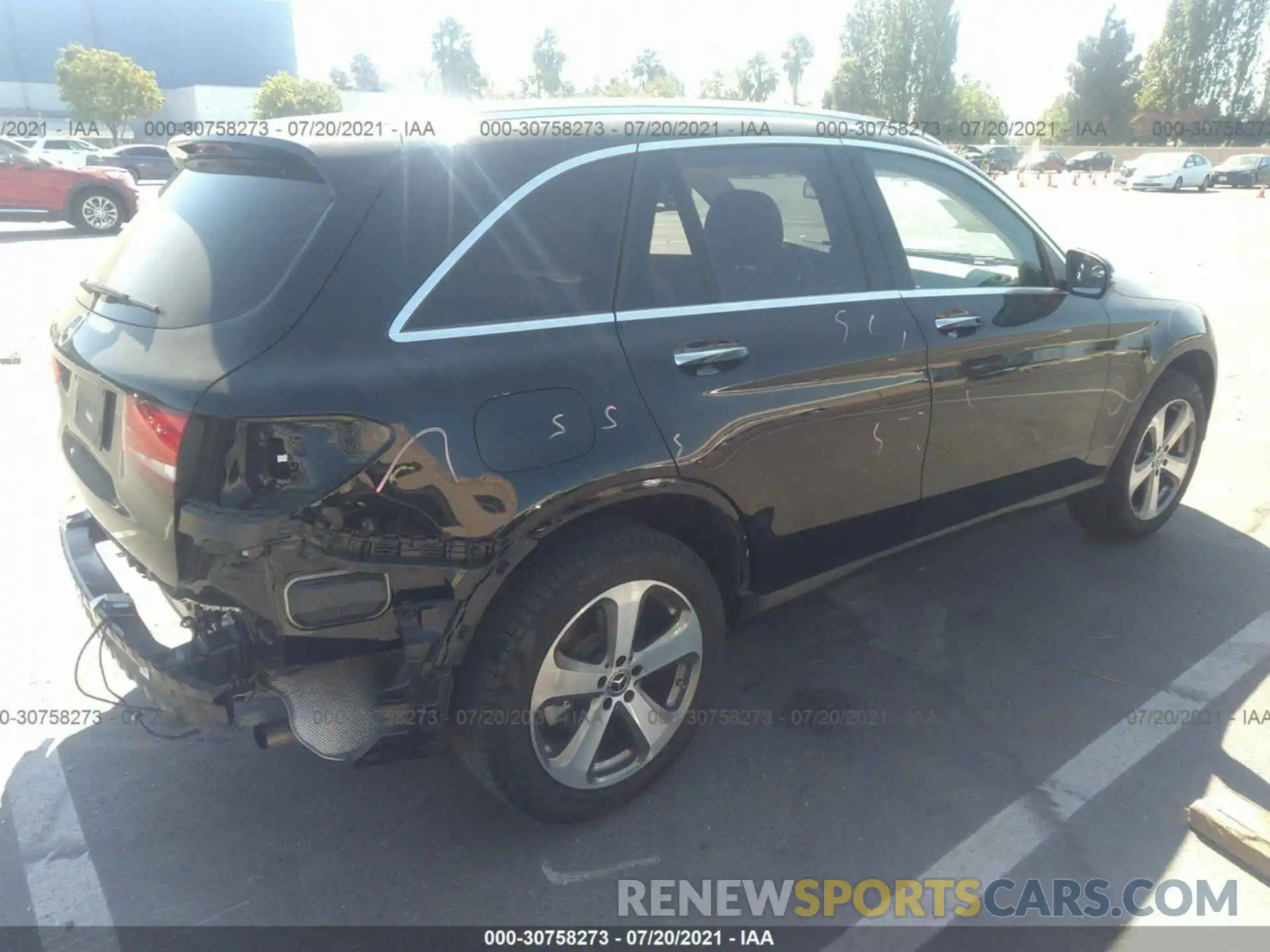 4 Photograph of a damaged car WDC0G4JB8KV161604 MERCEDES-BENZ GLC 2019