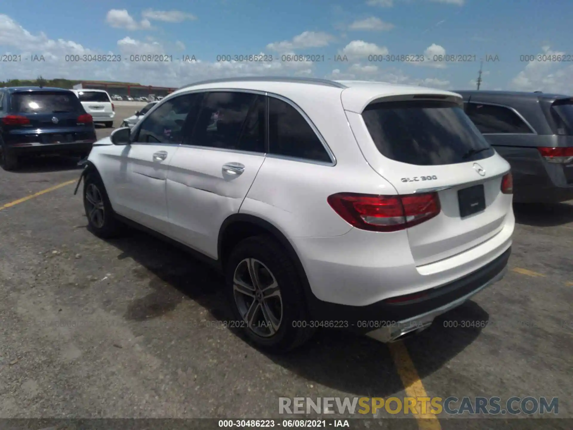 3 Photograph of a damaged car WDC0G4JB8KV169816 MERCEDES-BENZ GLC 2019