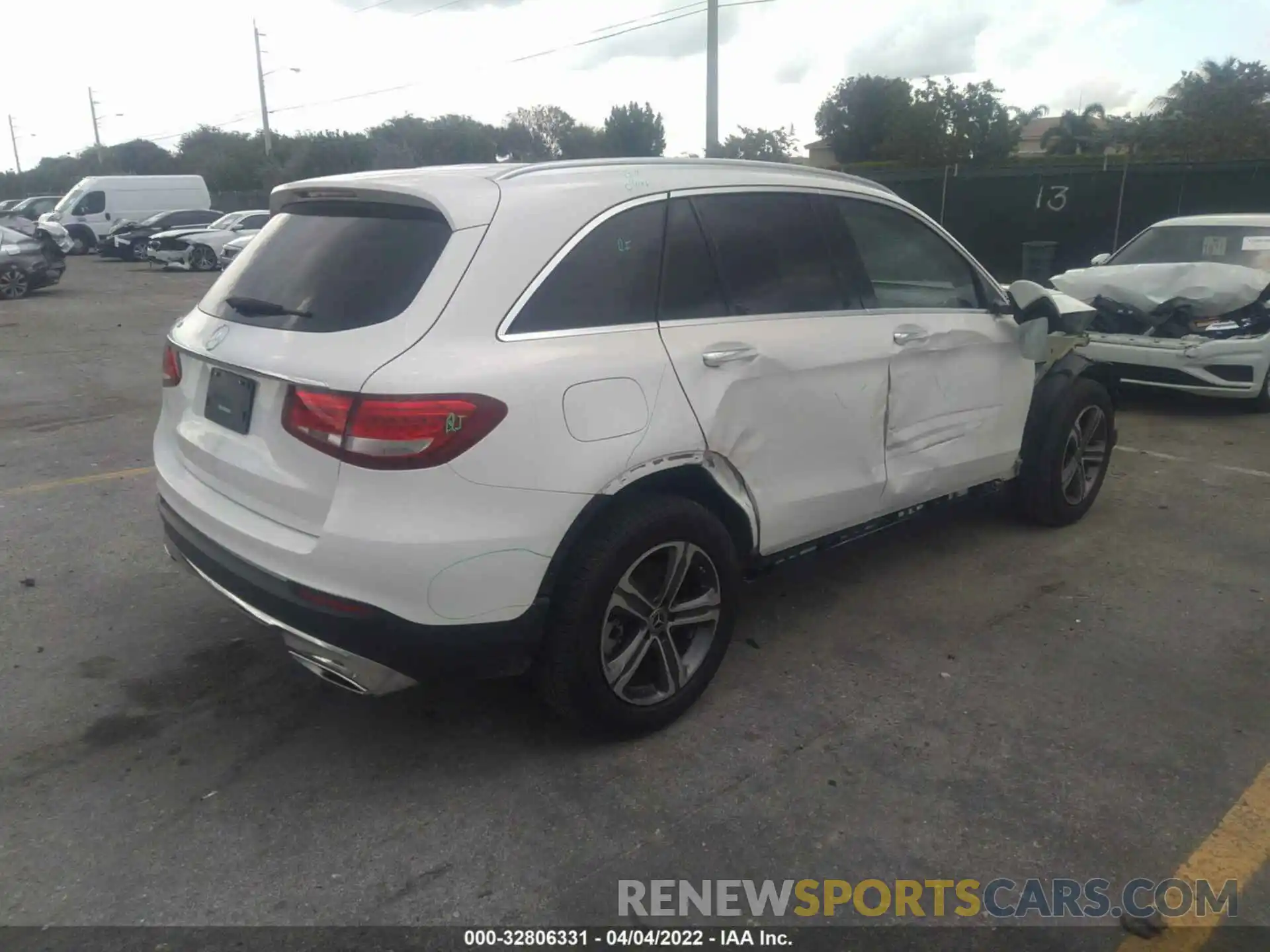 4 Photograph of a damaged car WDC0G4JB8KV171338 MERCEDES-BENZ GLC 2019