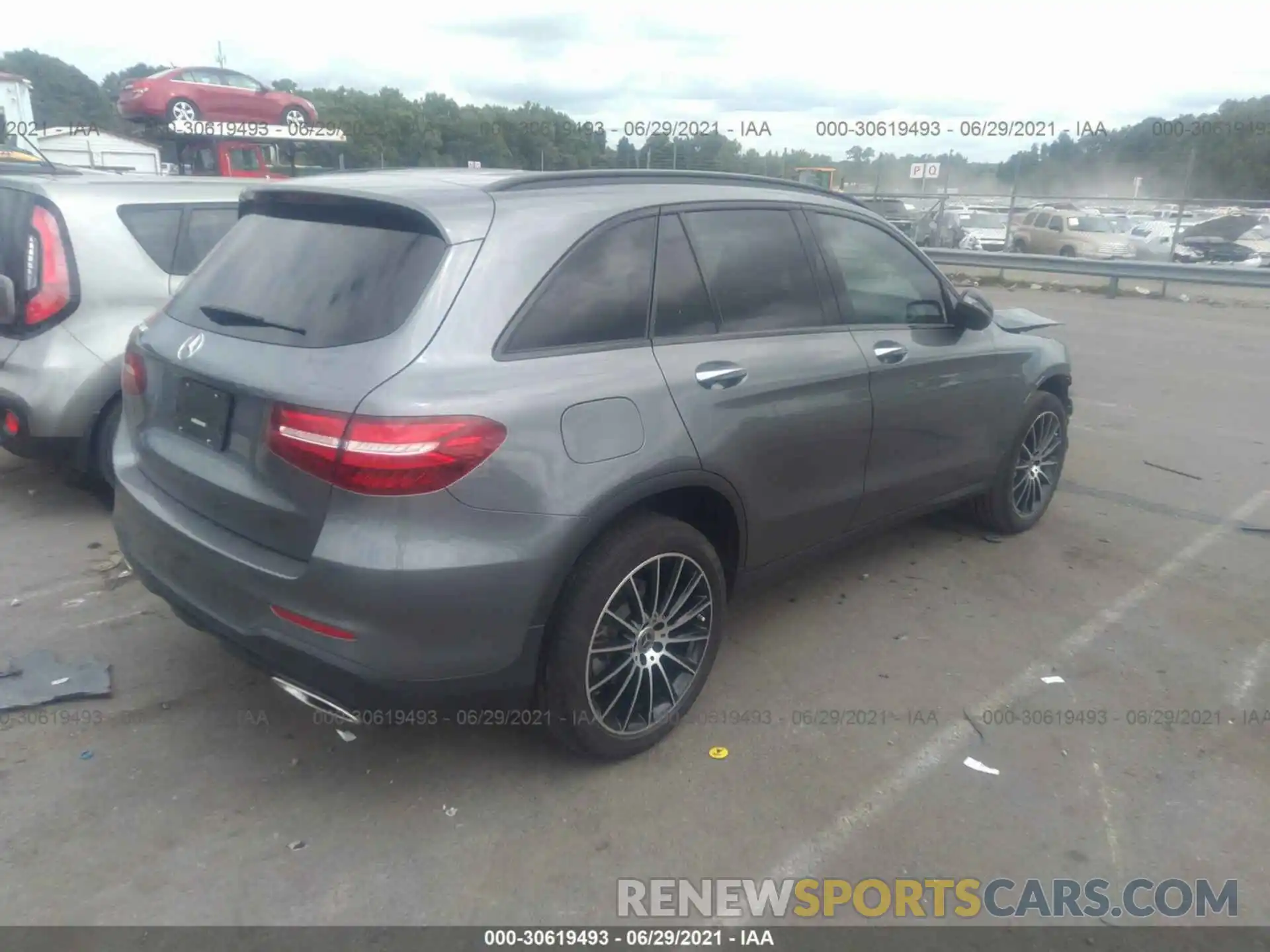 4 Photograph of a damaged car WDC0G4JB8KV189595 MERCEDES-BENZ GLC 2019