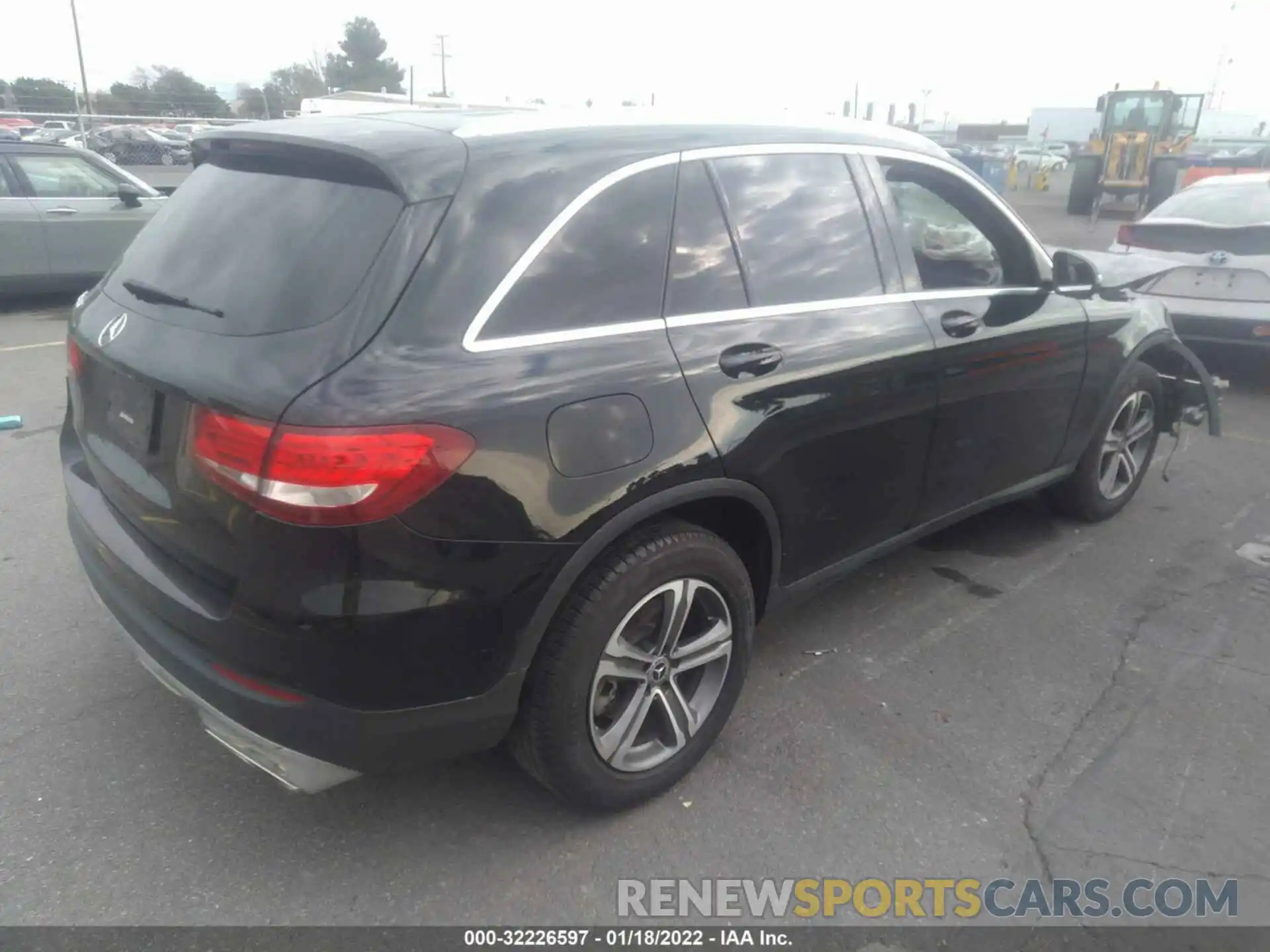 4 Photograph of a damaged car WDC0G4JB9KV118860 MERCEDES-BENZ GLC 2019