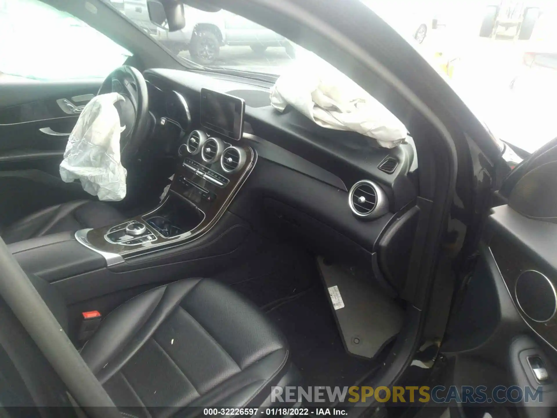 5 Photograph of a damaged car WDC0G4JB9KV118860 MERCEDES-BENZ GLC 2019