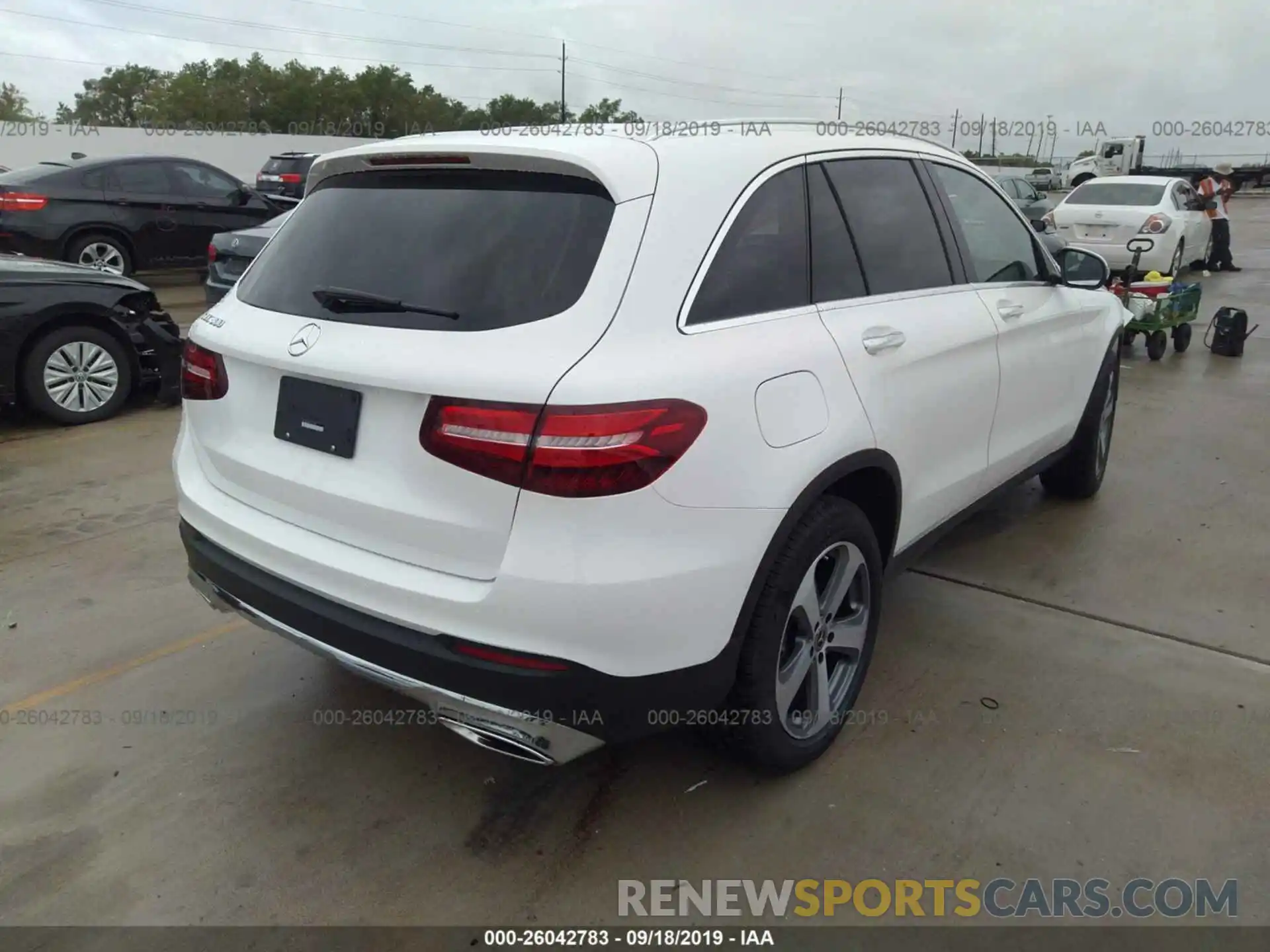 4 Photograph of a damaged car WDC0G4JB9KV155469 MERCEDES-BENZ GLC 2019