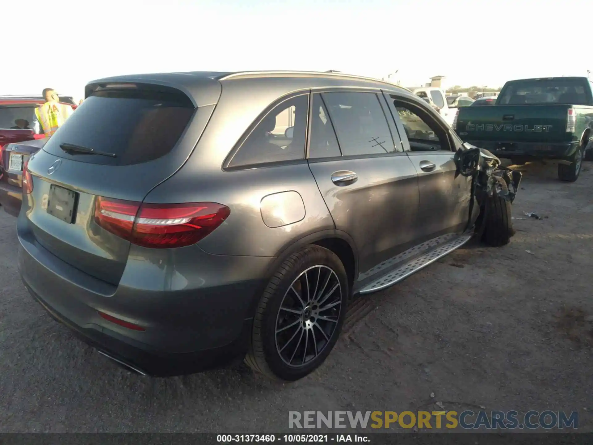 4 Фотография поврежденного автомобиля WDC0G4JBXKV135134 MERCEDES-BENZ GLC 2019