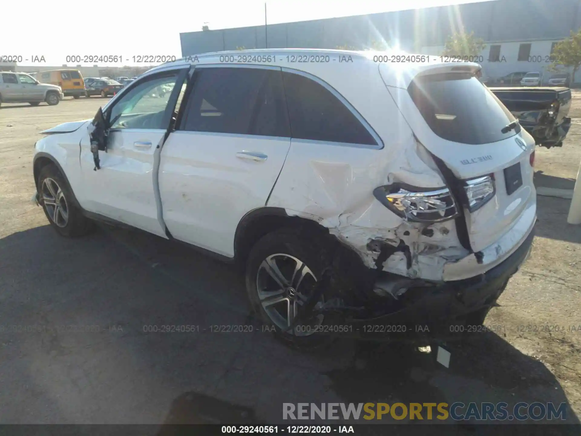 3 Фотография поврежденного автомобиля WDC0G4JBXKV143590 MERCEDES-BENZ GLC 2019