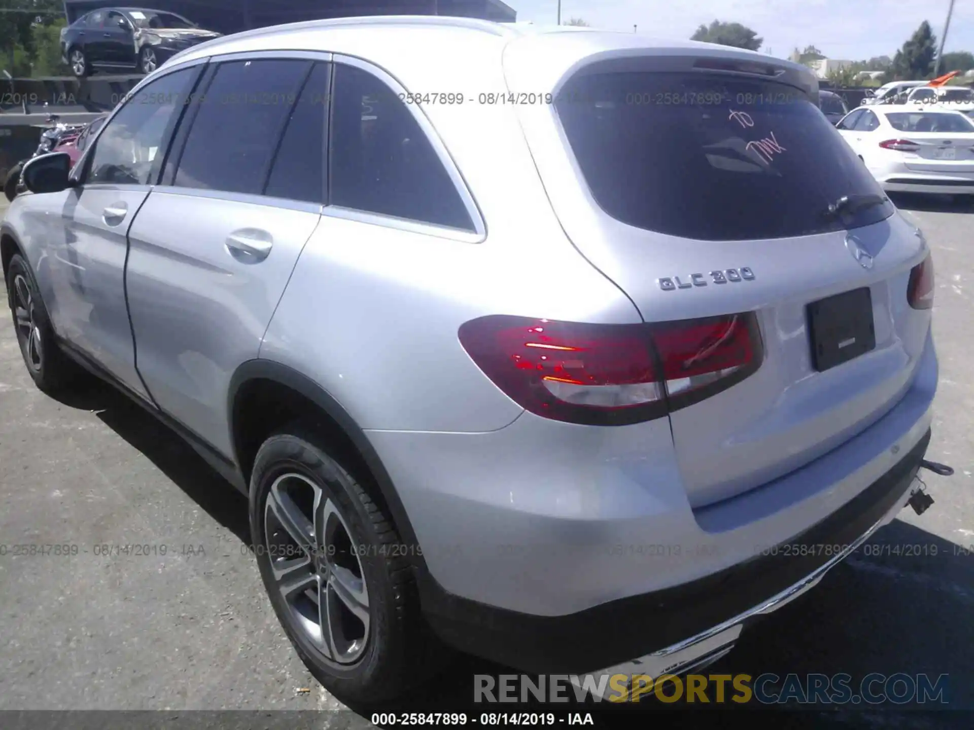 3 Photograph of a damaged car WDC0G4KB0KF582807 MERCEDES-BENZ GLC 2019