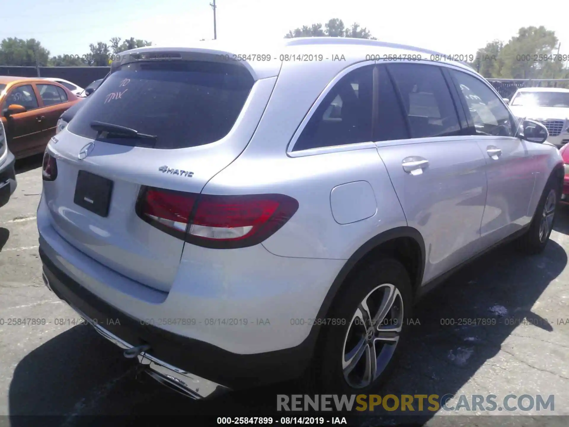 4 Photograph of a damaged car WDC0G4KB0KF582807 MERCEDES-BENZ GLC 2019