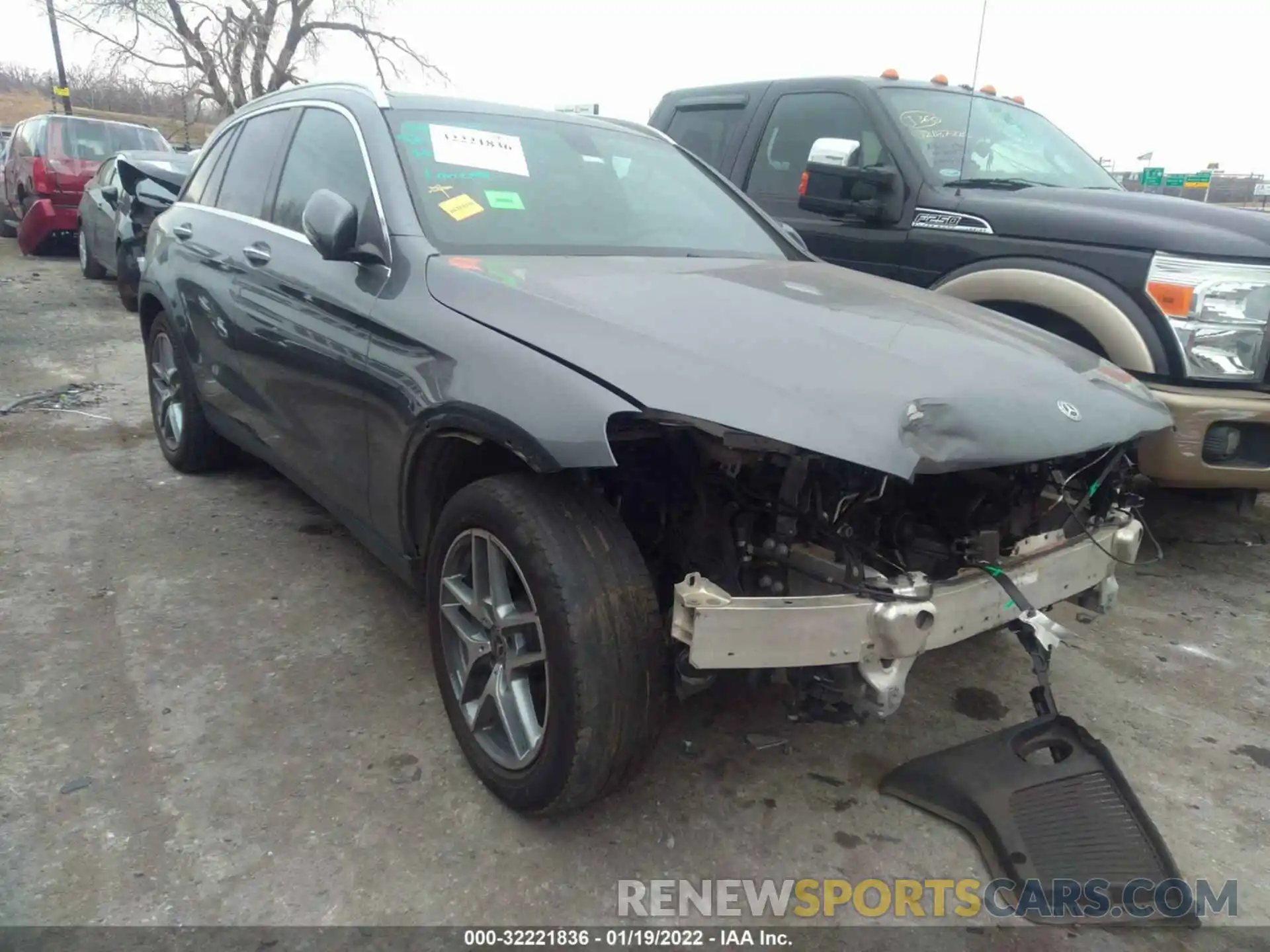 1 Photograph of a damaged car WDC0G4KB1KV166318 MERCEDES-BENZ GLC 2019