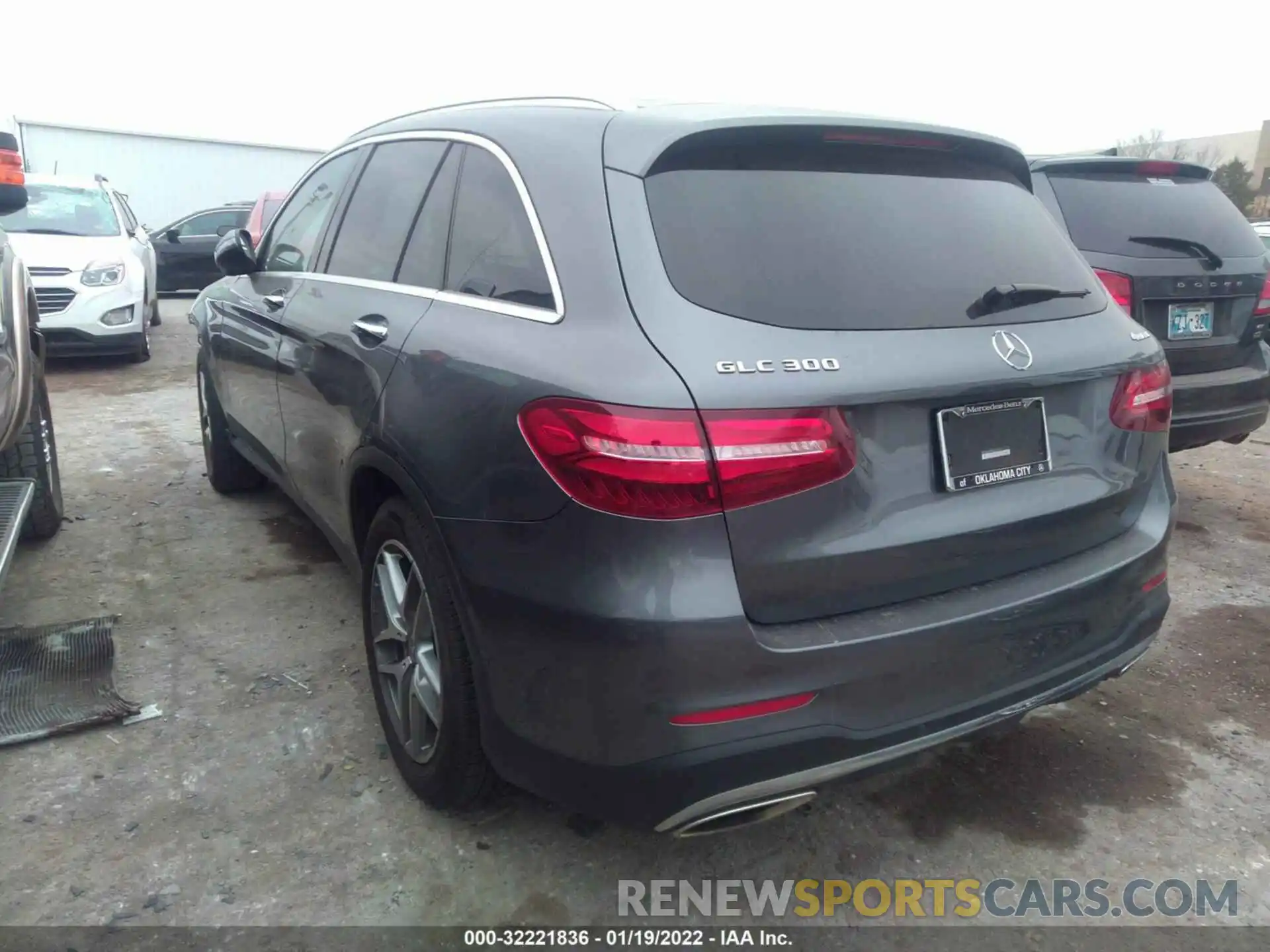 3 Photograph of a damaged car WDC0G4KB1KV166318 MERCEDES-BENZ GLC 2019