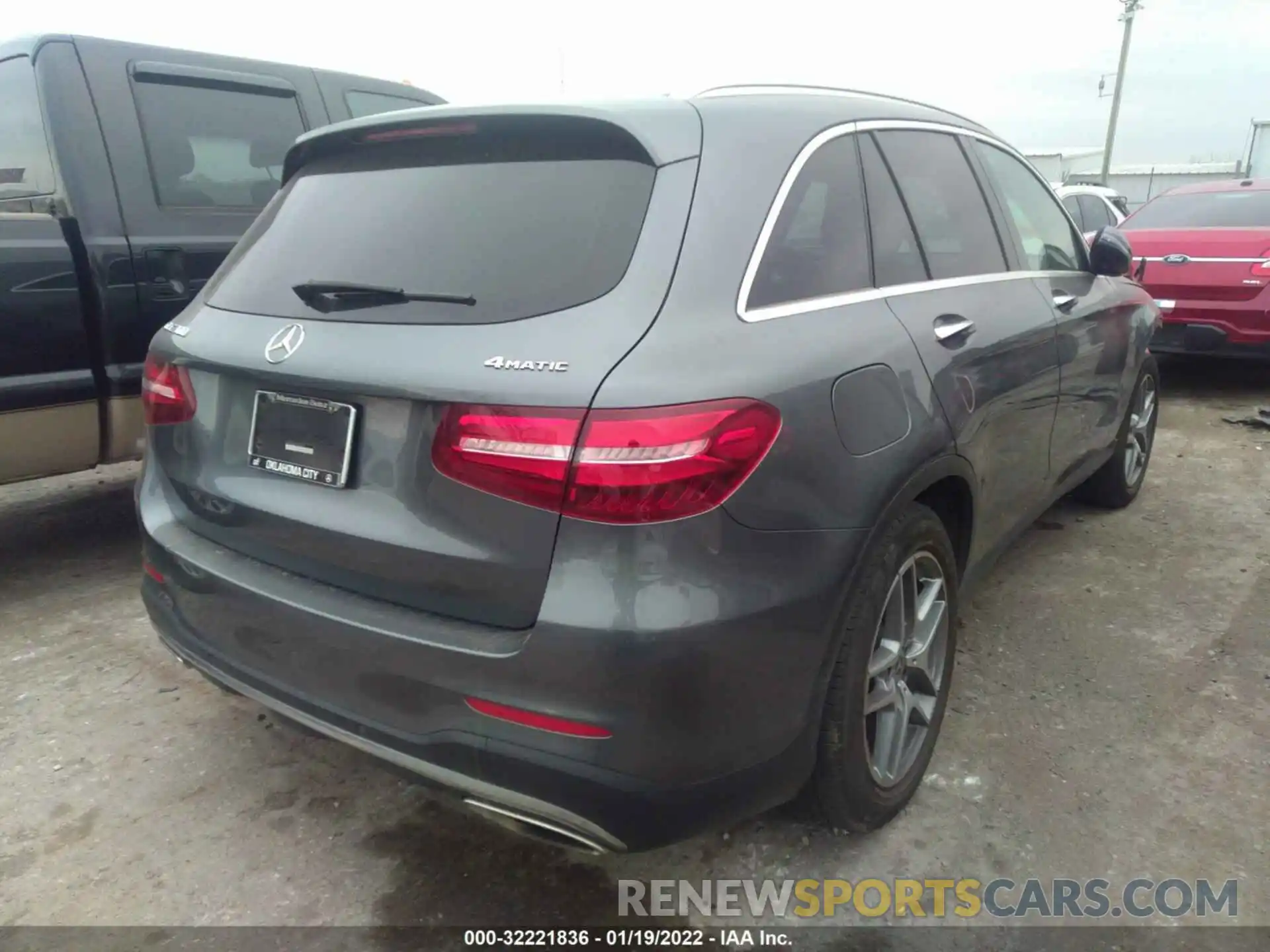 4 Photograph of a damaged car WDC0G4KB1KV166318 MERCEDES-BENZ GLC 2019