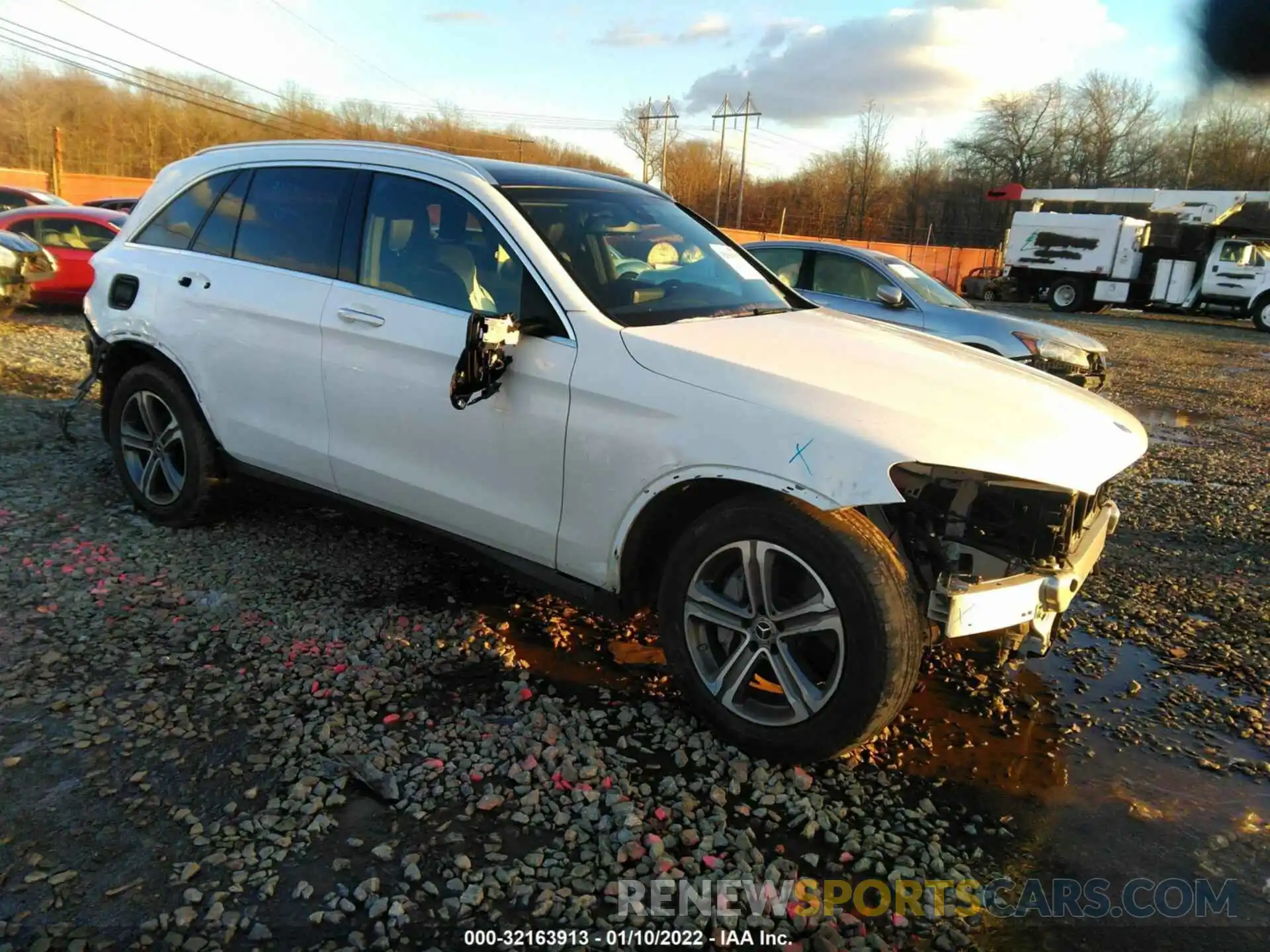 1 Photograph of a damaged car WDC0G4KB4KF663535 MERCEDES-BENZ GLC 2019