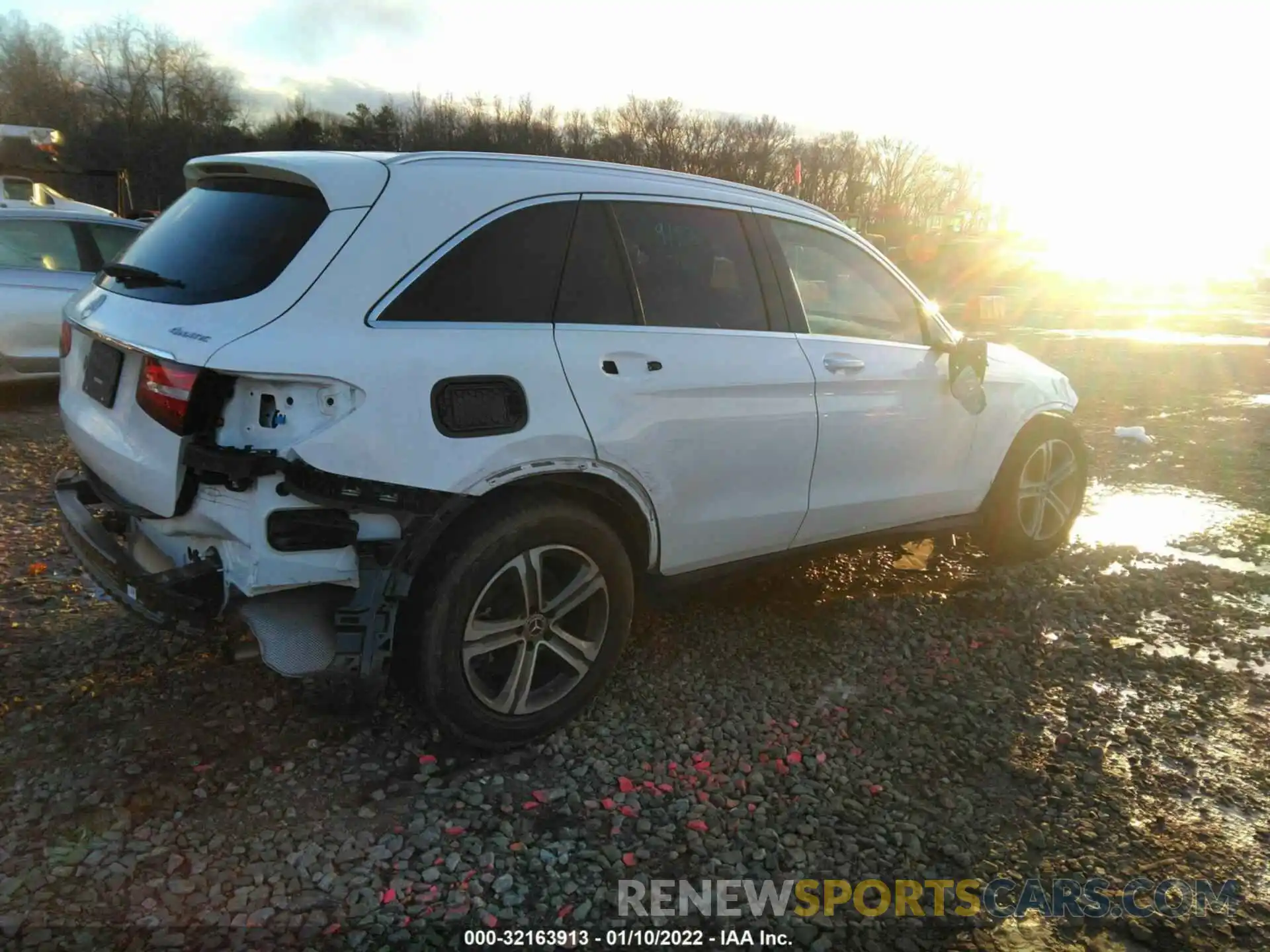 4 Photograph of a damaged car WDC0G4KB4KF663535 MERCEDES-BENZ GLC 2019