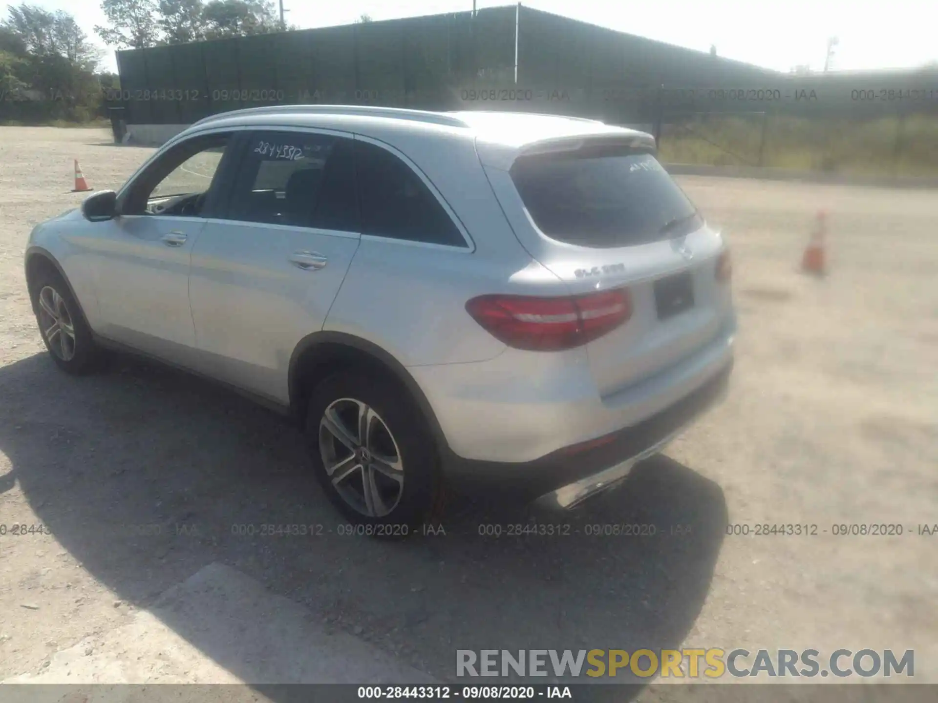 3 Фотография поврежденного автомобиля WDC0G4KB4KV130199 MERCEDES-BENZ GLC 2019