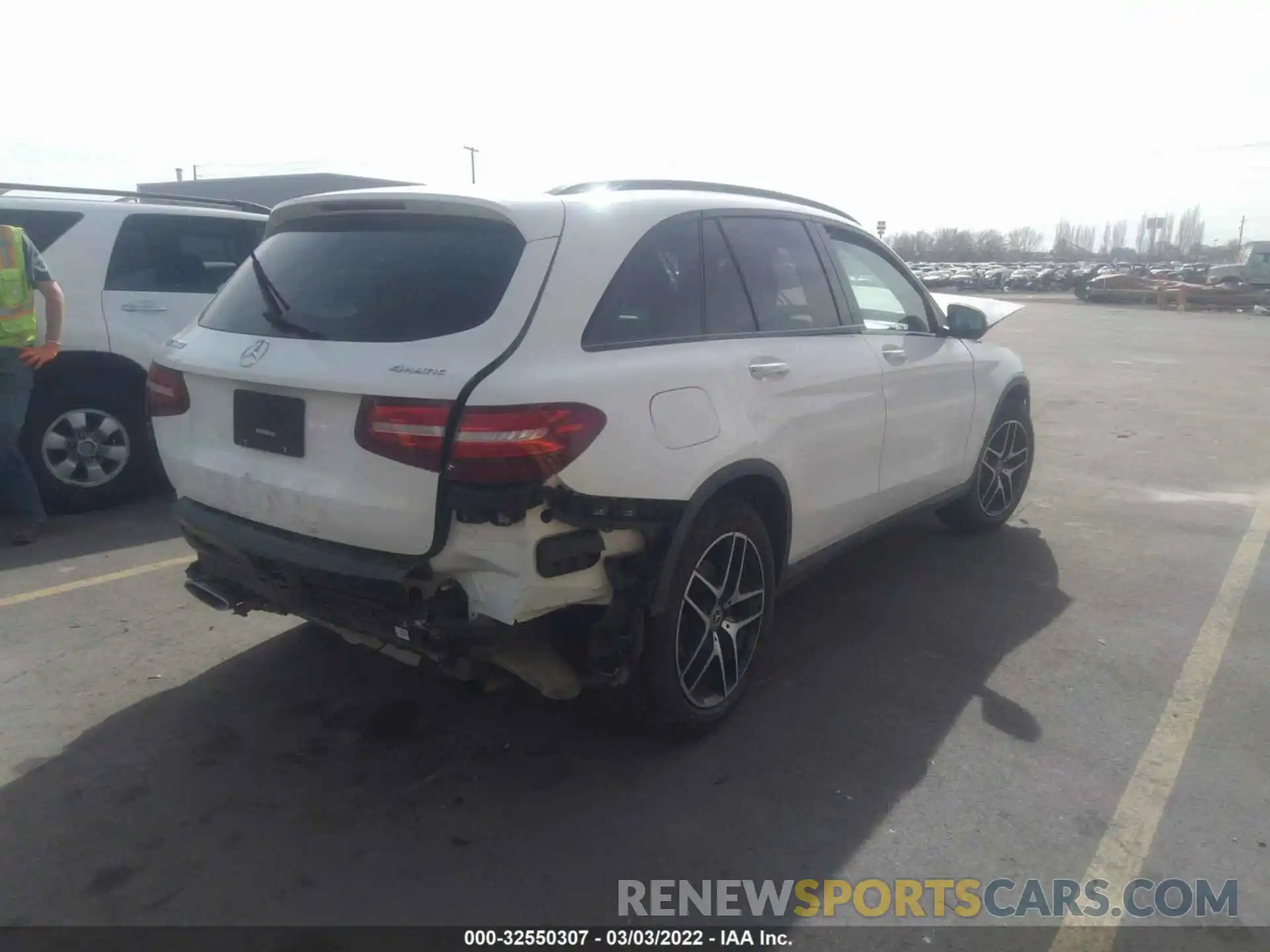 4 Photograph of a damaged car WDC0G4KB5KV180268 MERCEDES-BENZ GLC 2019