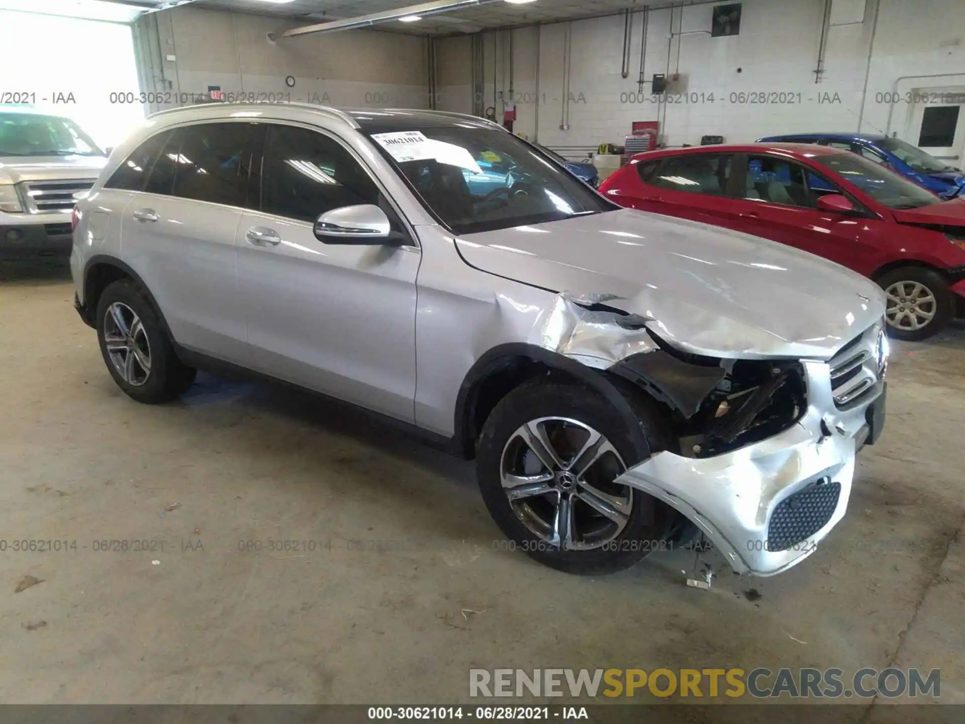 1 Photograph of a damaged car WDC0G4KB6KF639799 MERCEDES-BENZ GLC 2019