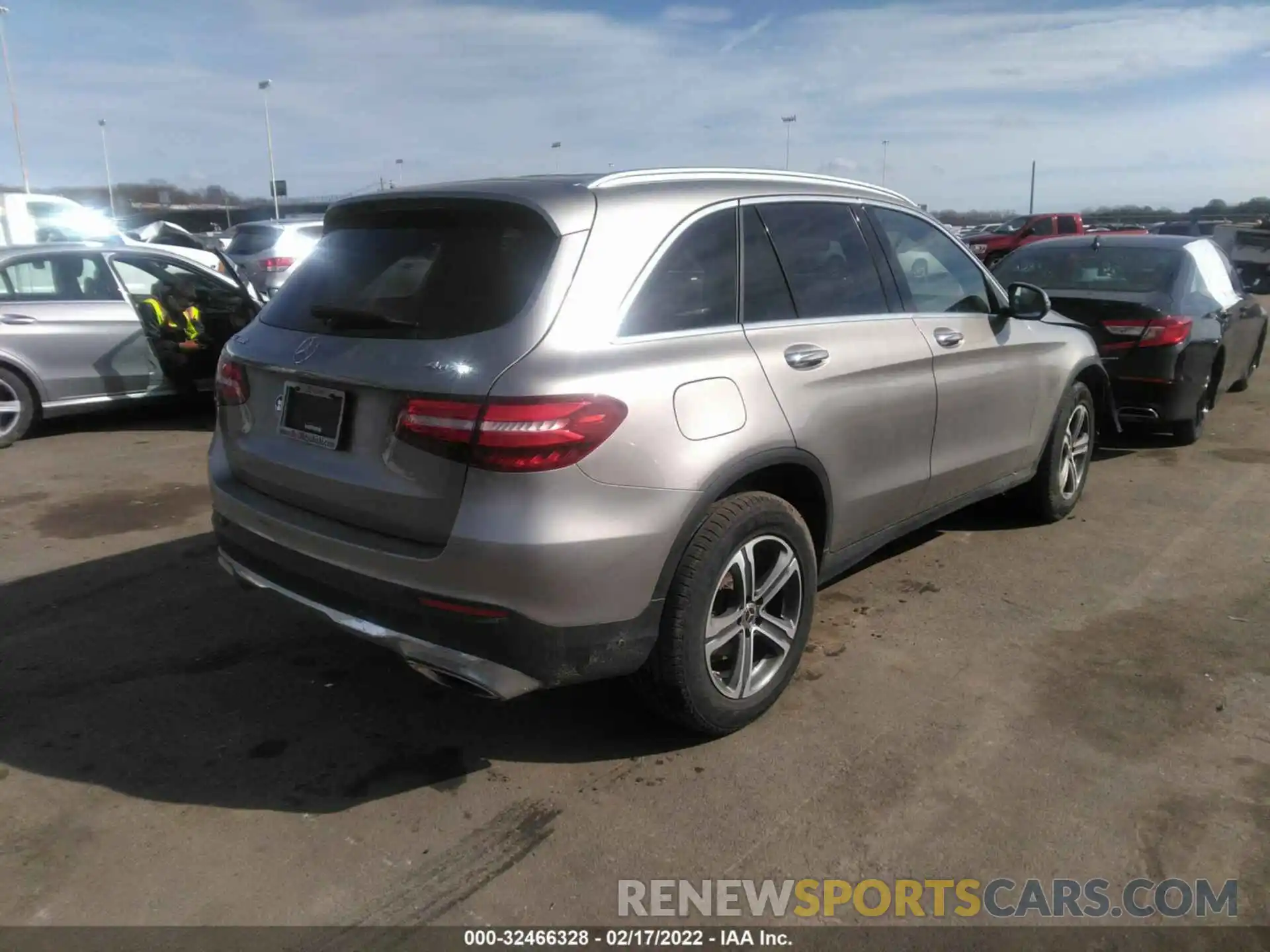 4 Photograph of a damaged car WDC0G4KB6KF663035 MERCEDES-BENZ GLC 2019