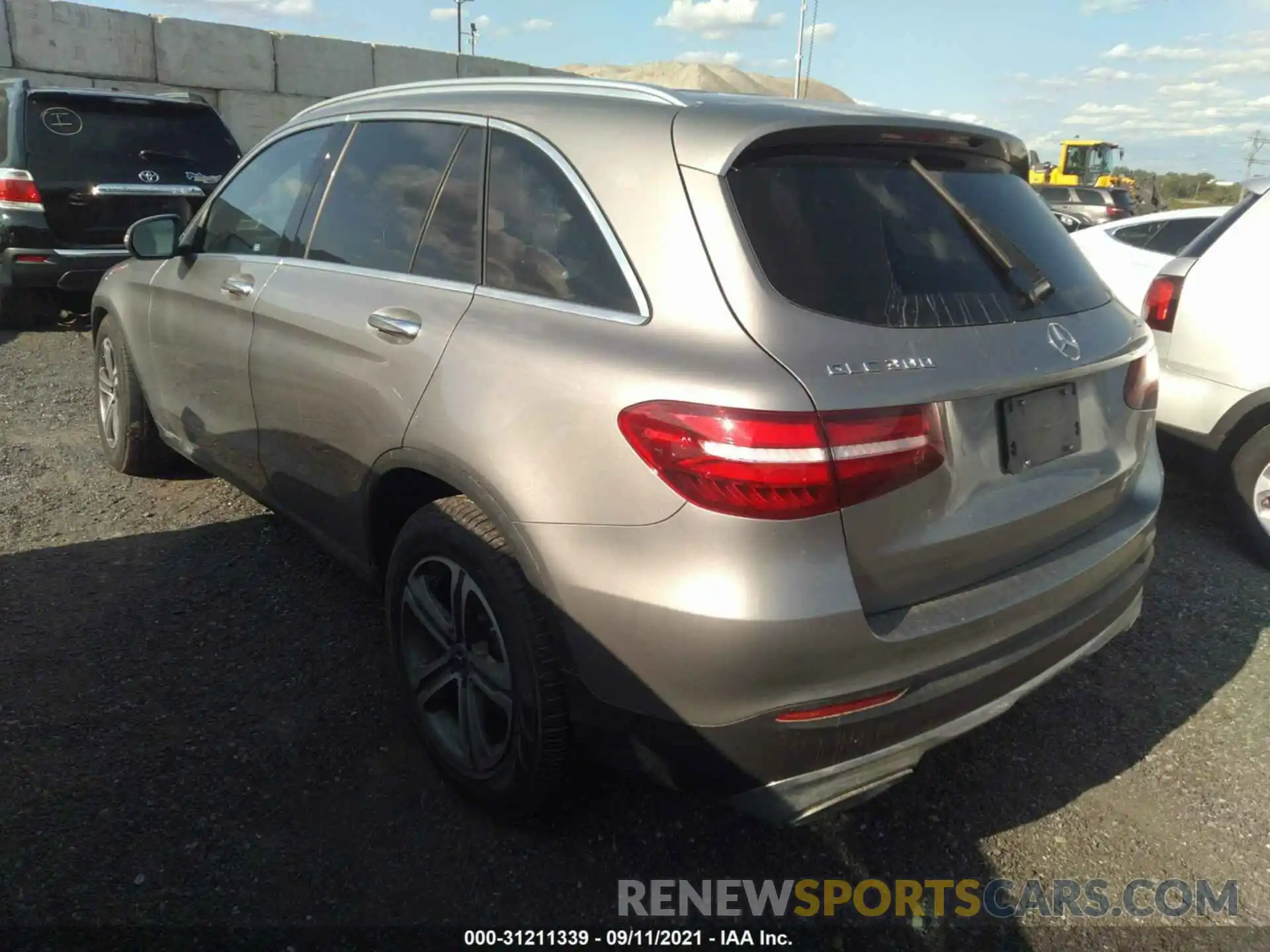 3 Photograph of a damaged car WDC0G4KB6KV189903 MERCEDES-BENZ GLC 2019