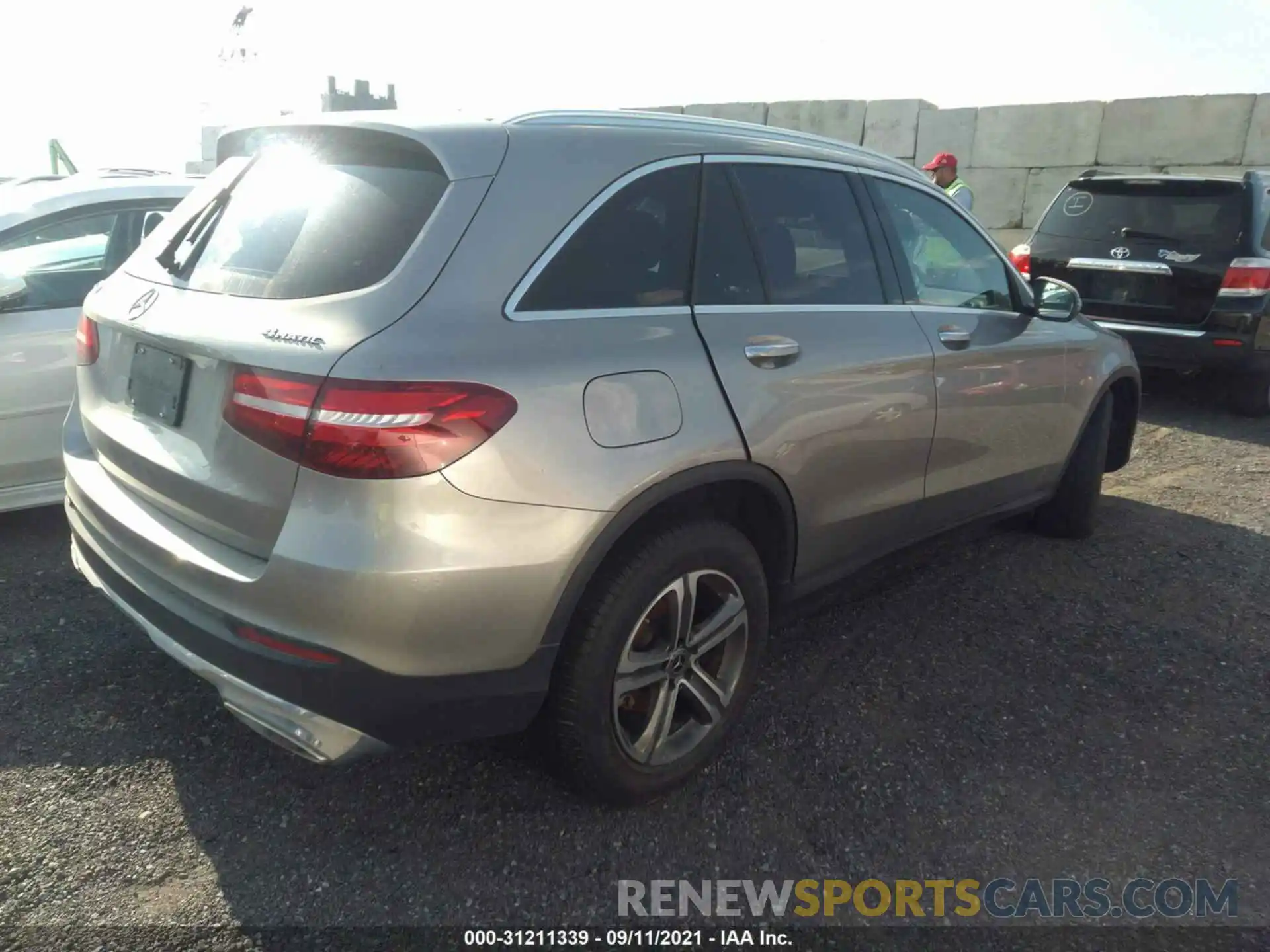 4 Photograph of a damaged car WDC0G4KB6KV189903 MERCEDES-BENZ GLC 2019