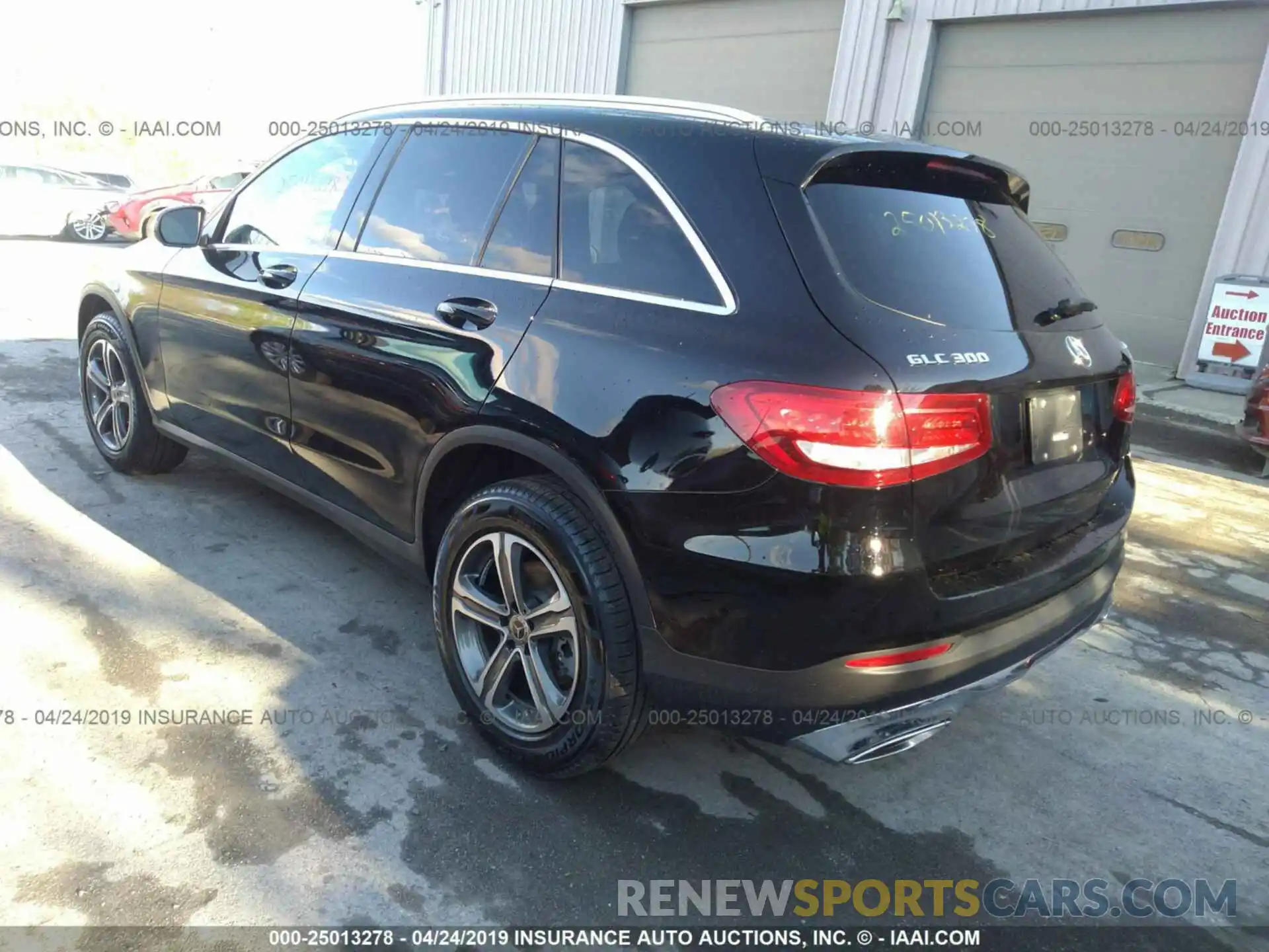 3 Photograph of a damaged car WDC0G4KB7KF583260 MERCEDES-BENZ GLC 2019