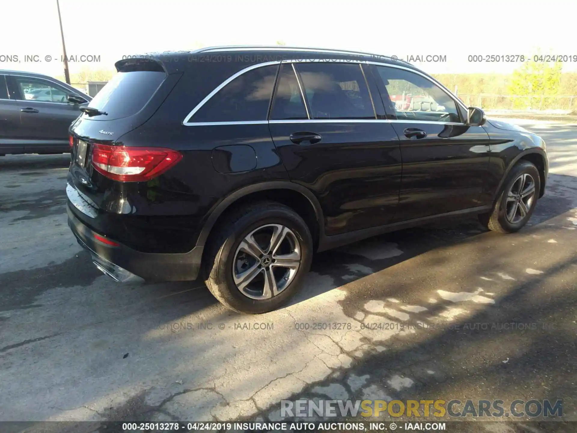 4 Photograph of a damaged car WDC0G4KB7KF583260 MERCEDES-BENZ GLC 2019