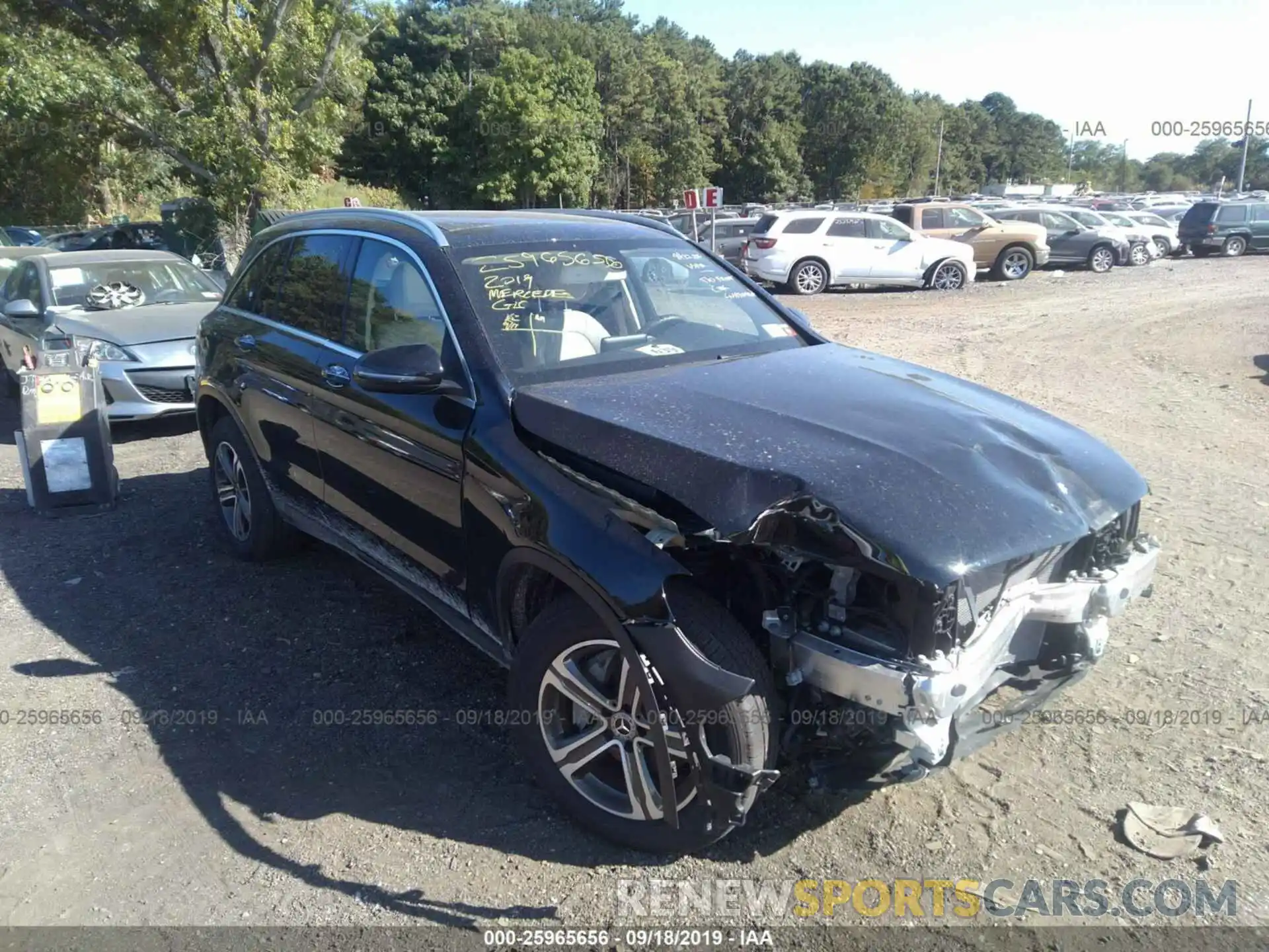 1 Photograph of a damaged car WDC0G4KB7KV118208 MERCEDES-BENZ GLC 2019